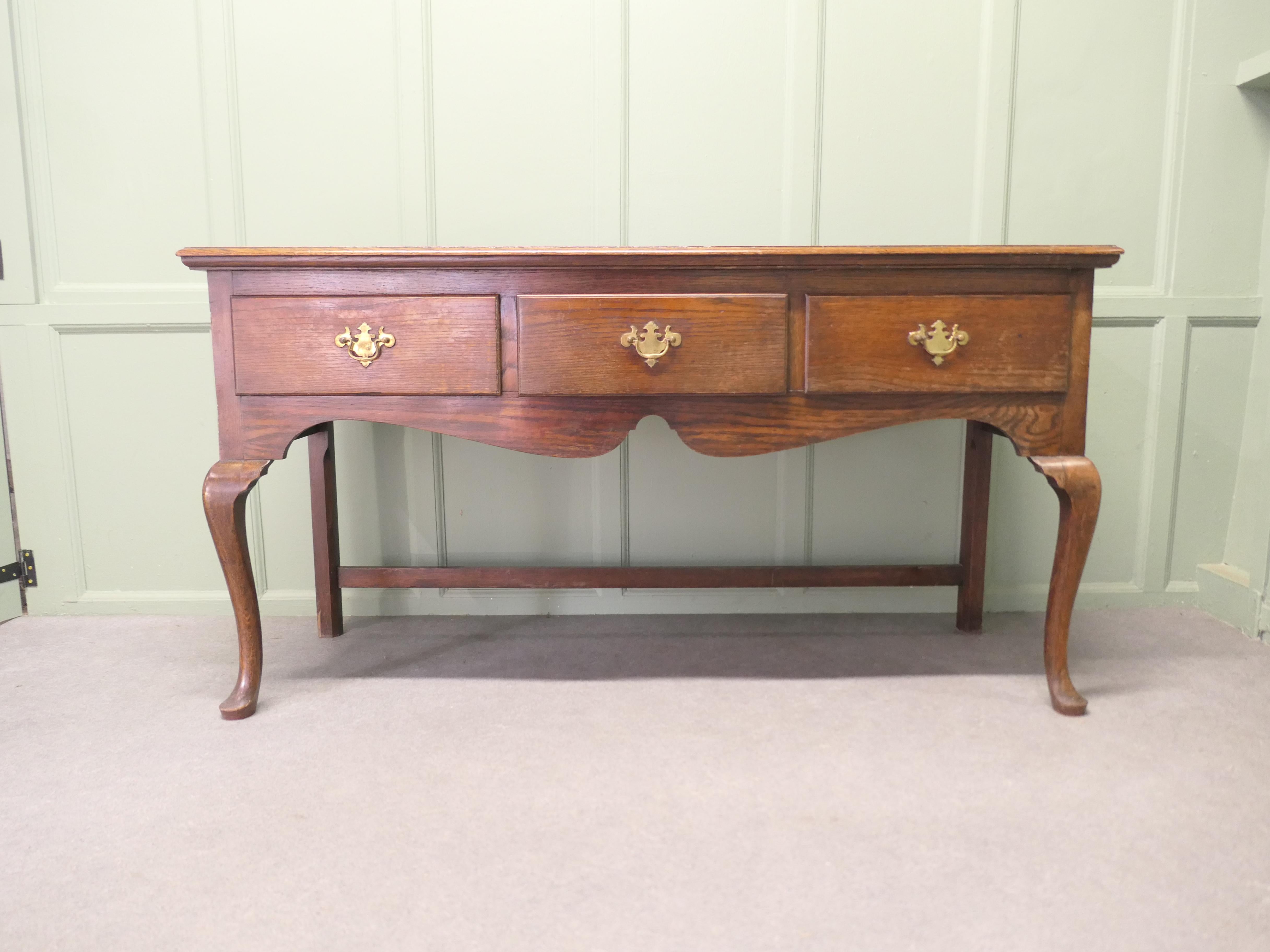 Inizio XX secolo Un bellissimo comò di campagna in Oak Oak, un bellissimo comò di campagna. in vendita