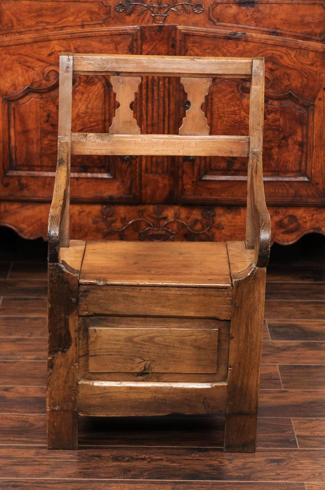 English Country Pine Chair circa 1800 with Scrolled Arms and Lift-Top Seat In Good Condition For Sale In Atlanta, GA