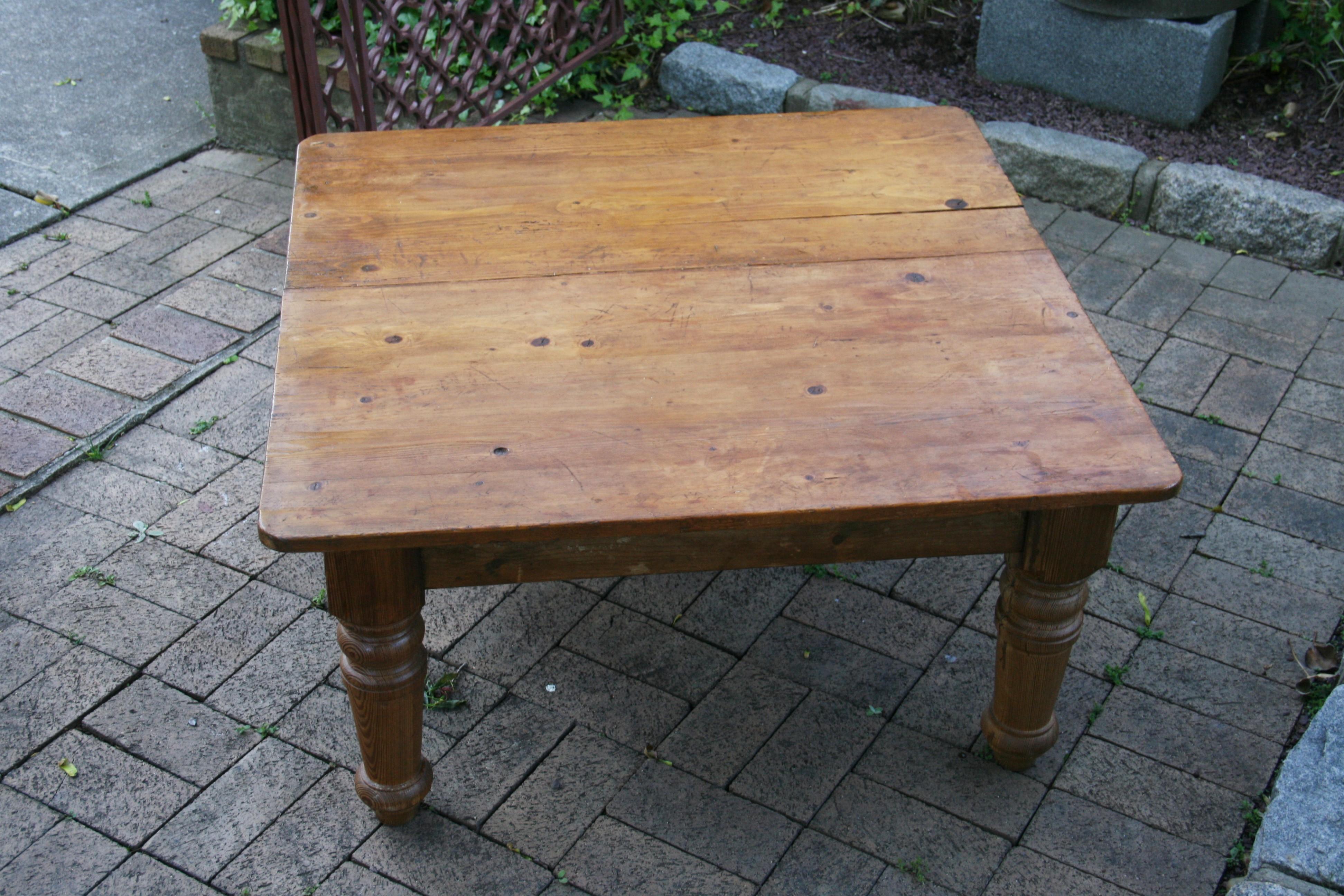 English Country Pine Coffee  Table For Sale 2