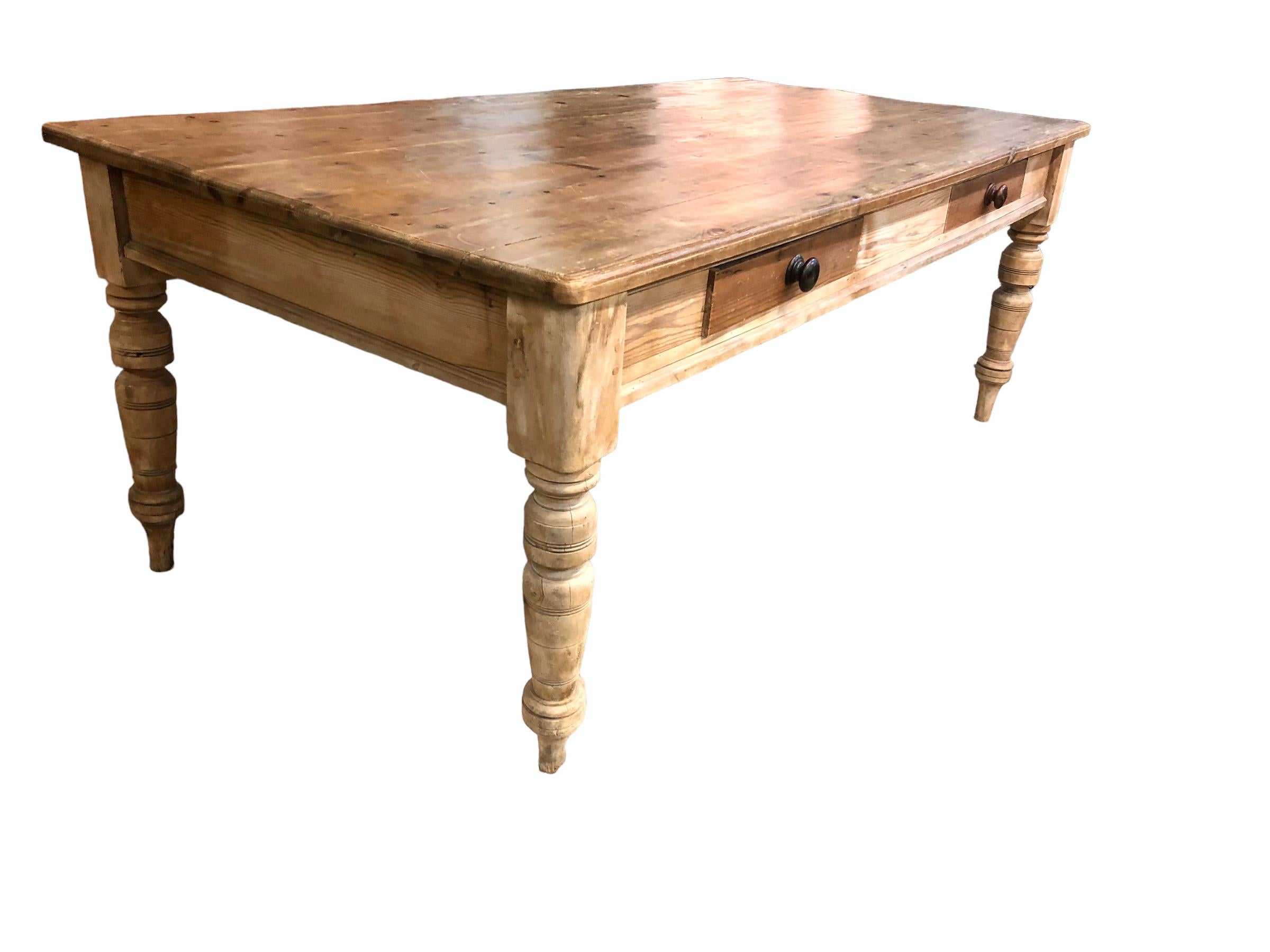 English Country Pine Farm Table In Good Condition For Sale In Chapel Hill, NC