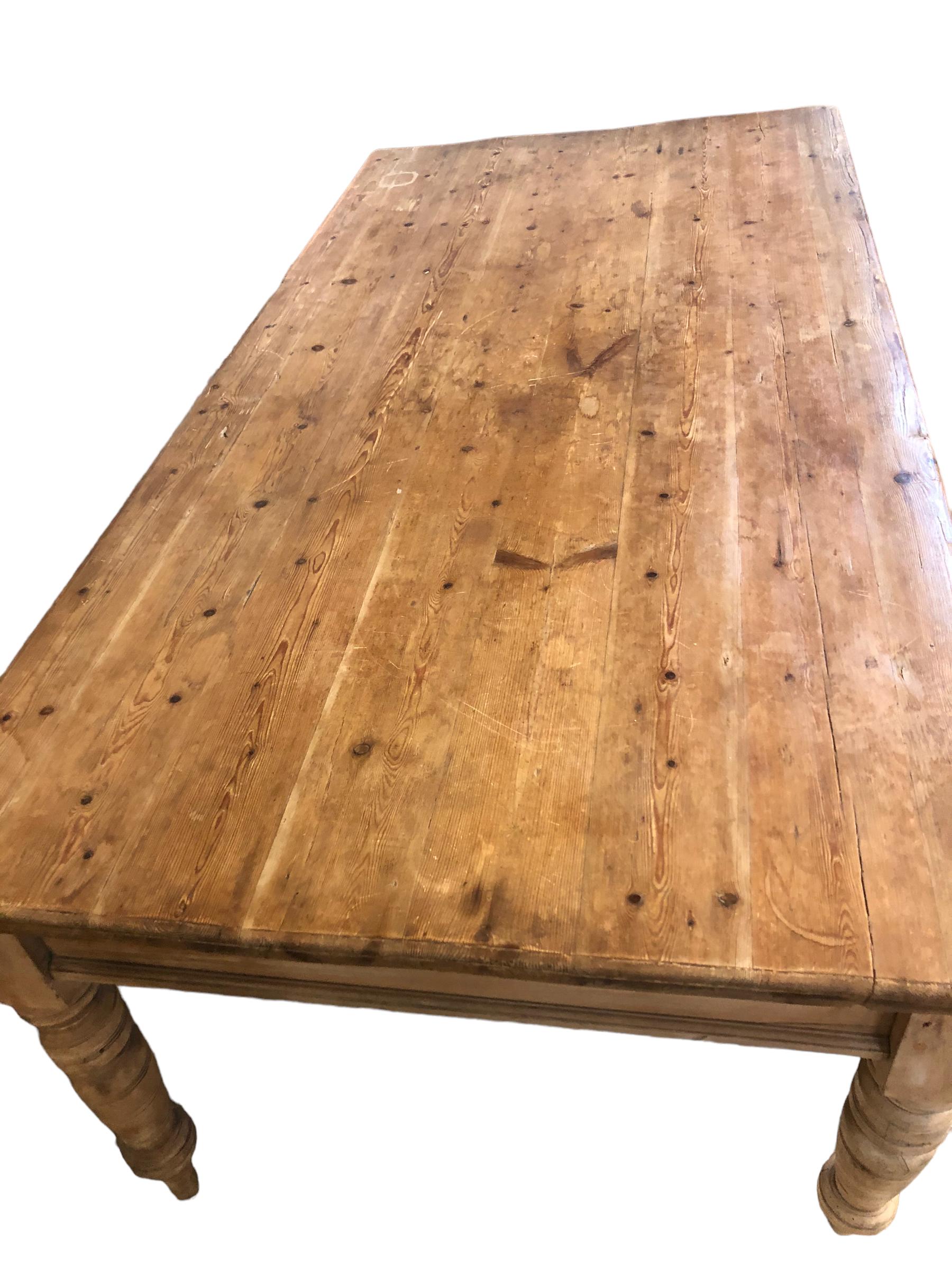 Early 20th Century English Country Pine Farm Table For Sale