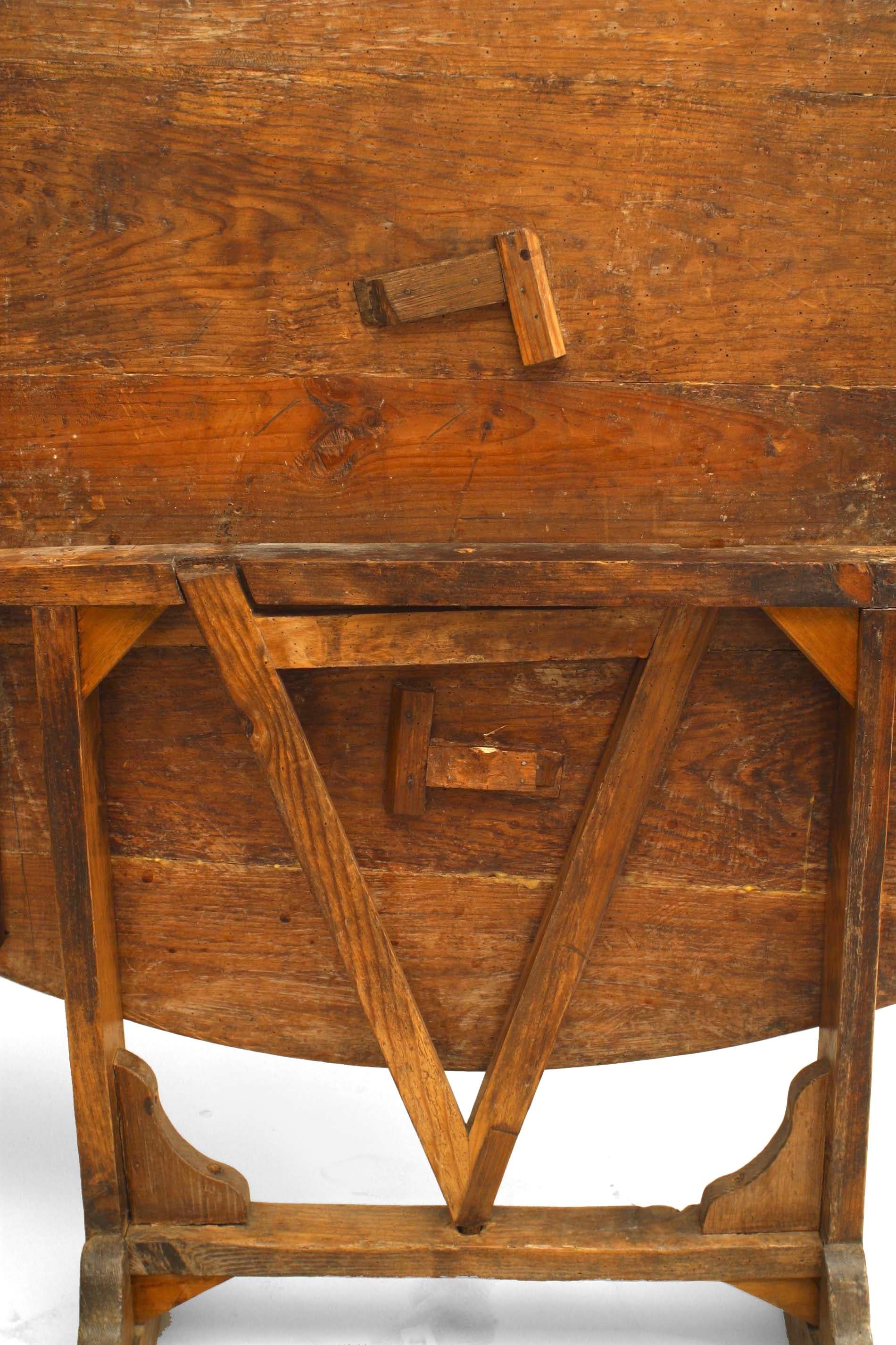 English Country Style '19th Century' Tilt-Top End Table In Good Condition In Queens, NY