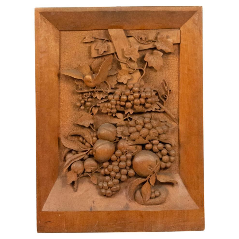 Plaque murale en noyer sculpté, style campagne anglaise