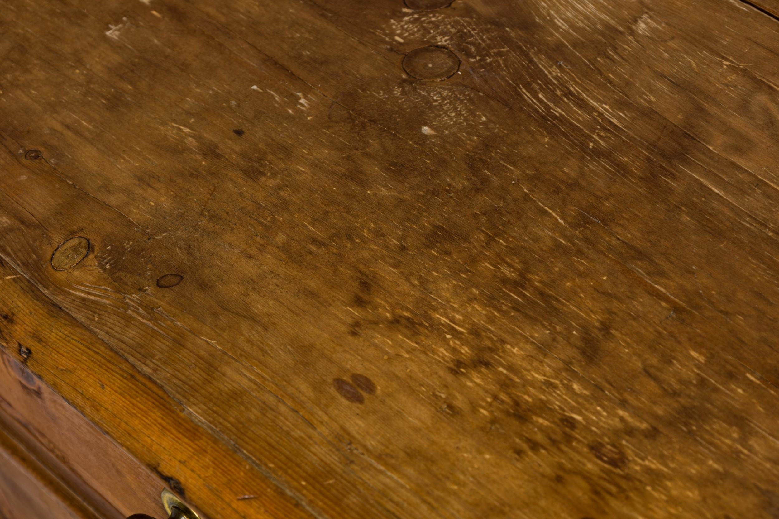 English Country-Style Pine Wood Kneehole Desk For Sale 3