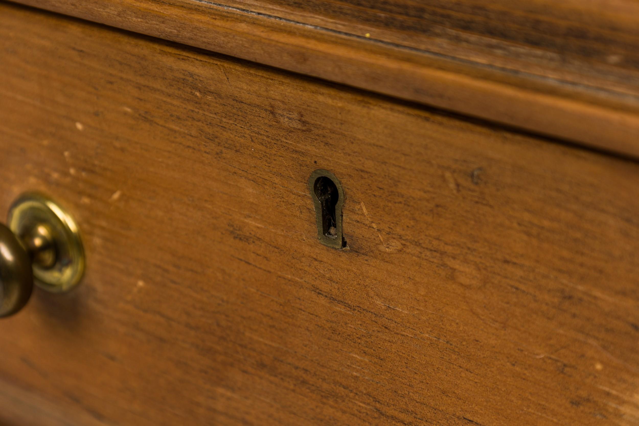 English Country-Style Pine Wood Kneehole Desk For Sale 6