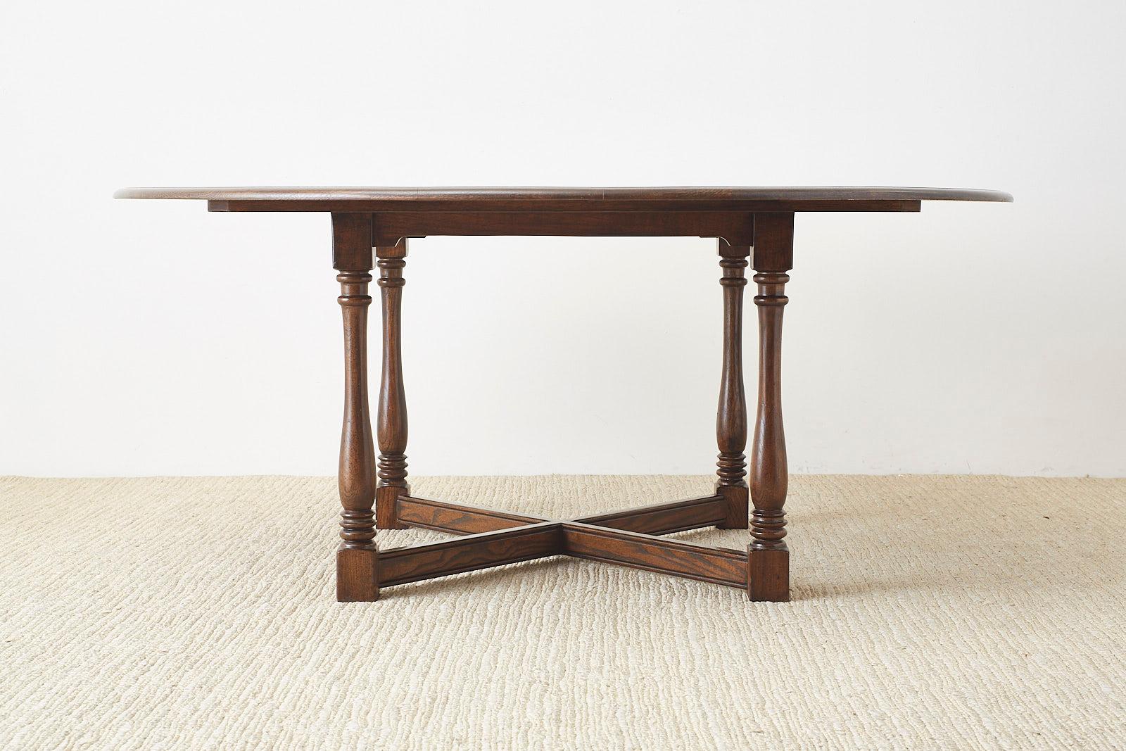 American English Country Style Round Oak Dining Table