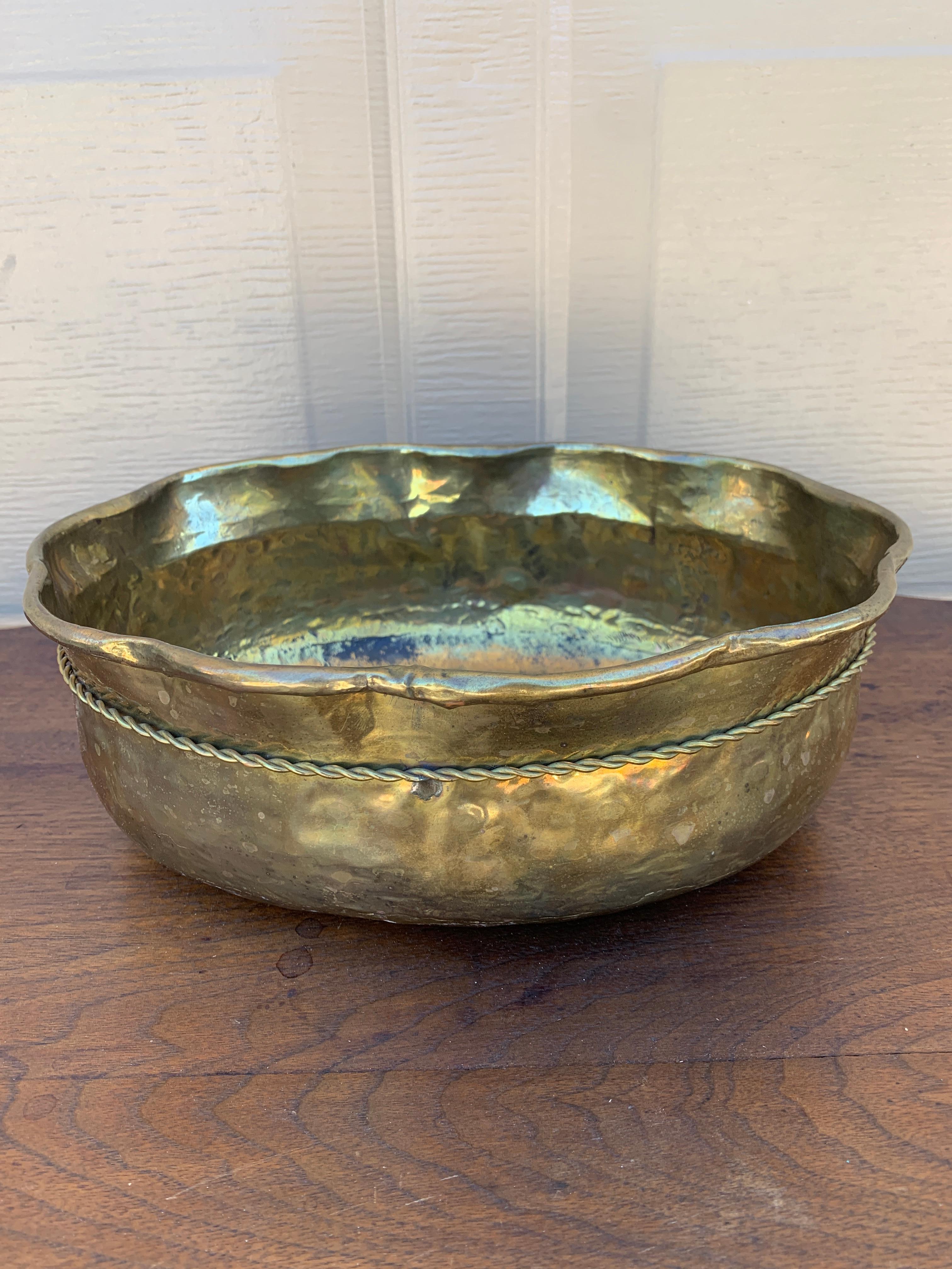 Cache-pot ou jardinière en laiton Trompe L'Oeil de style anglais en vente 1