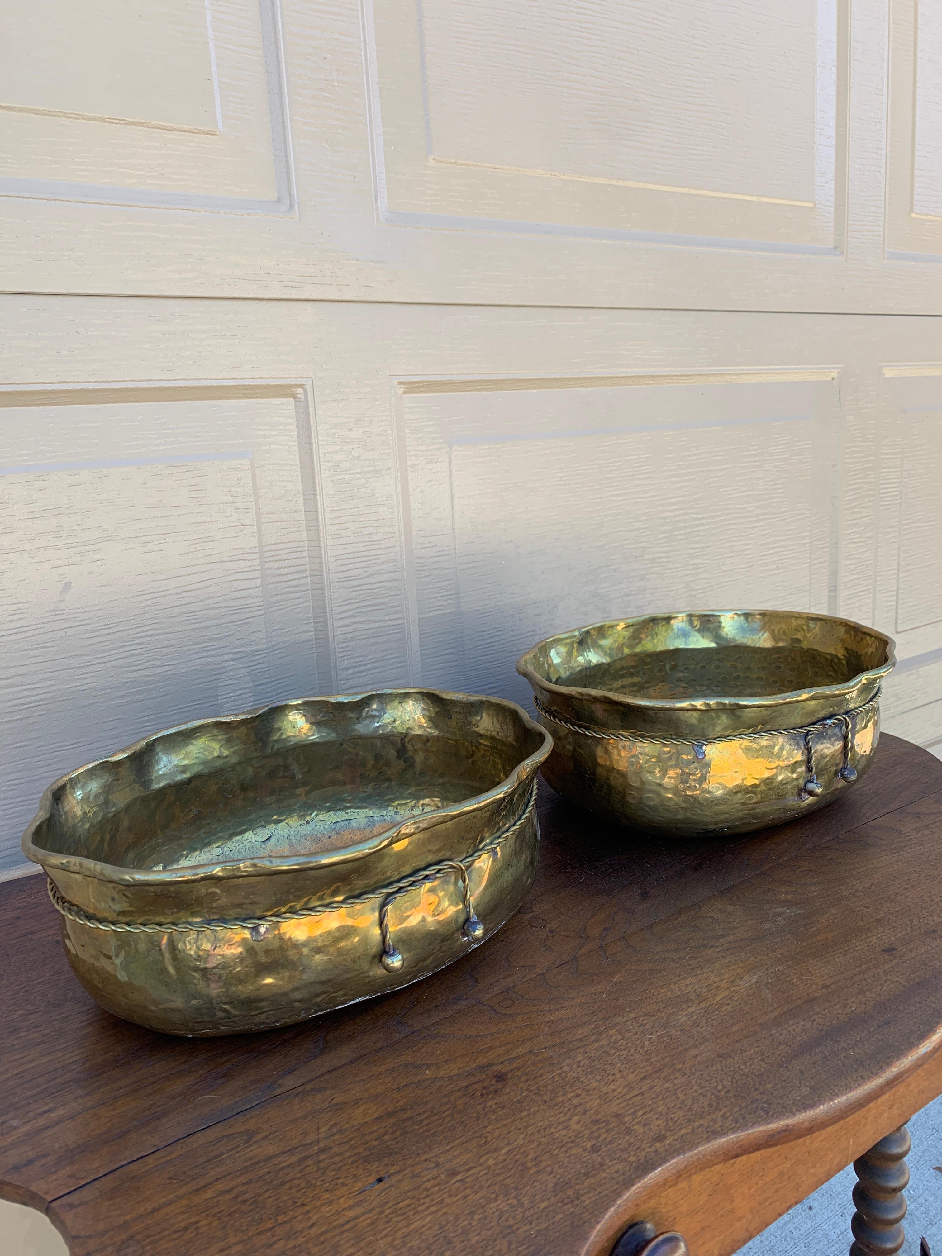 Americano Cachepot o fioriere in ottone in stile country inglese con effetto trompe-l'oeil in vendita
