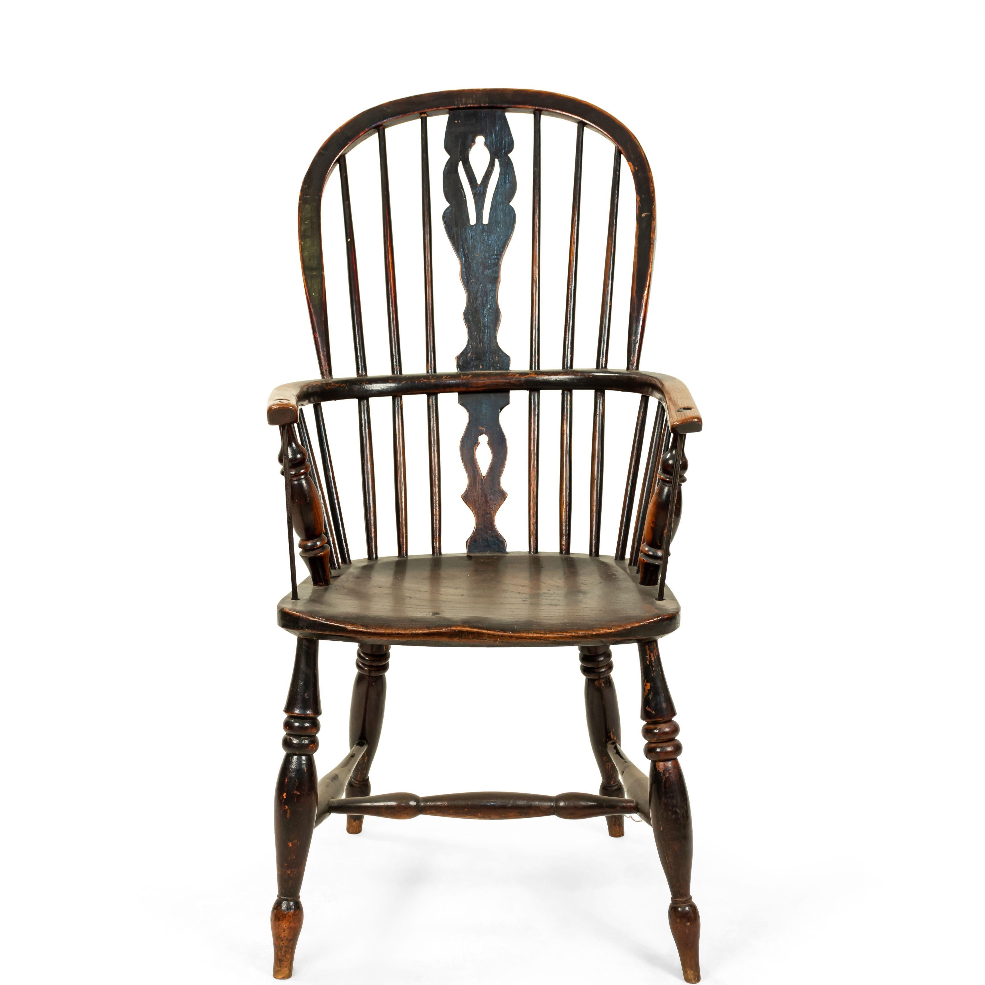 English Country antique Windsor armchair with spindle and open splat back with metal rods. (19th century).