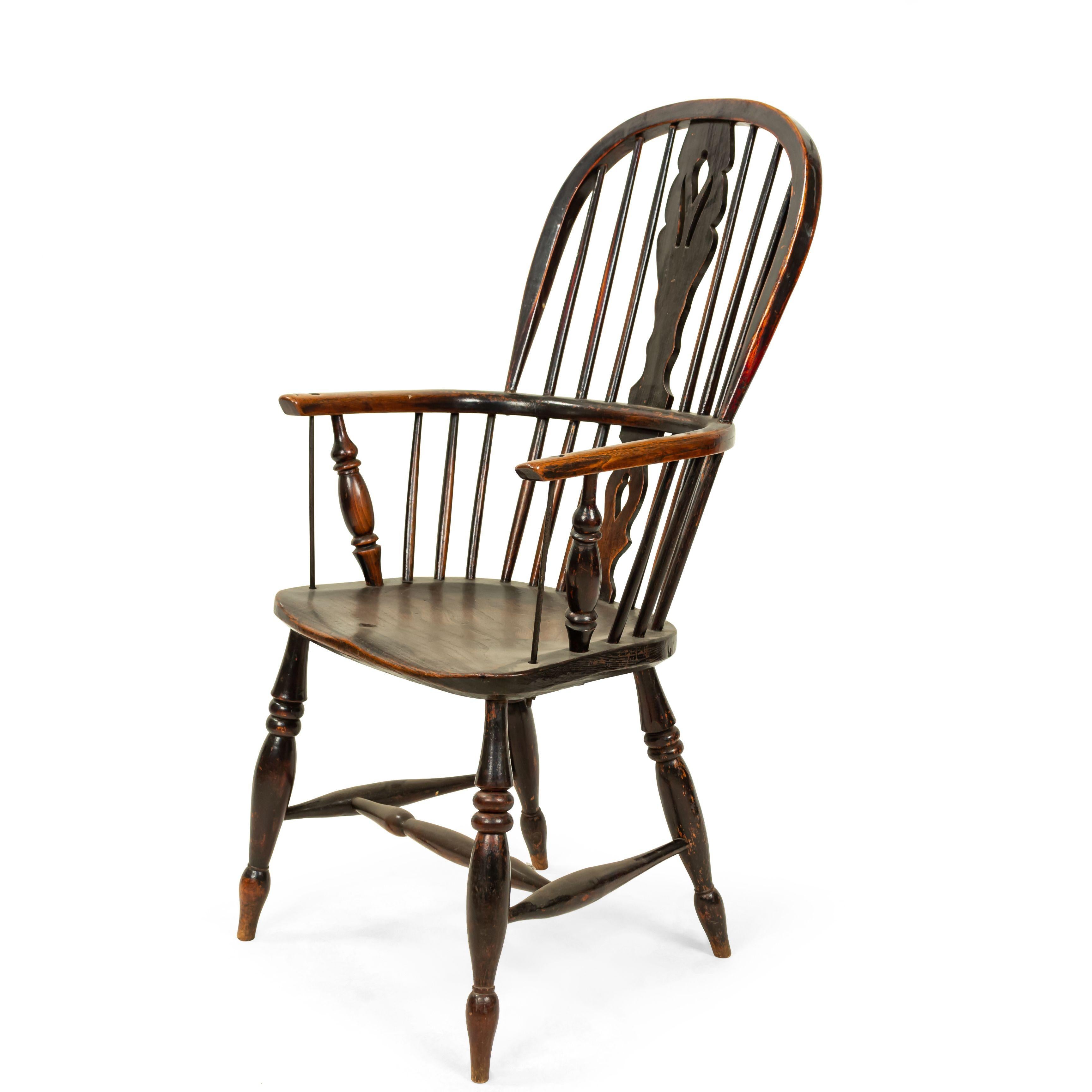 English Country Windsor Armchair In Good Condition For Sale In New York, NY