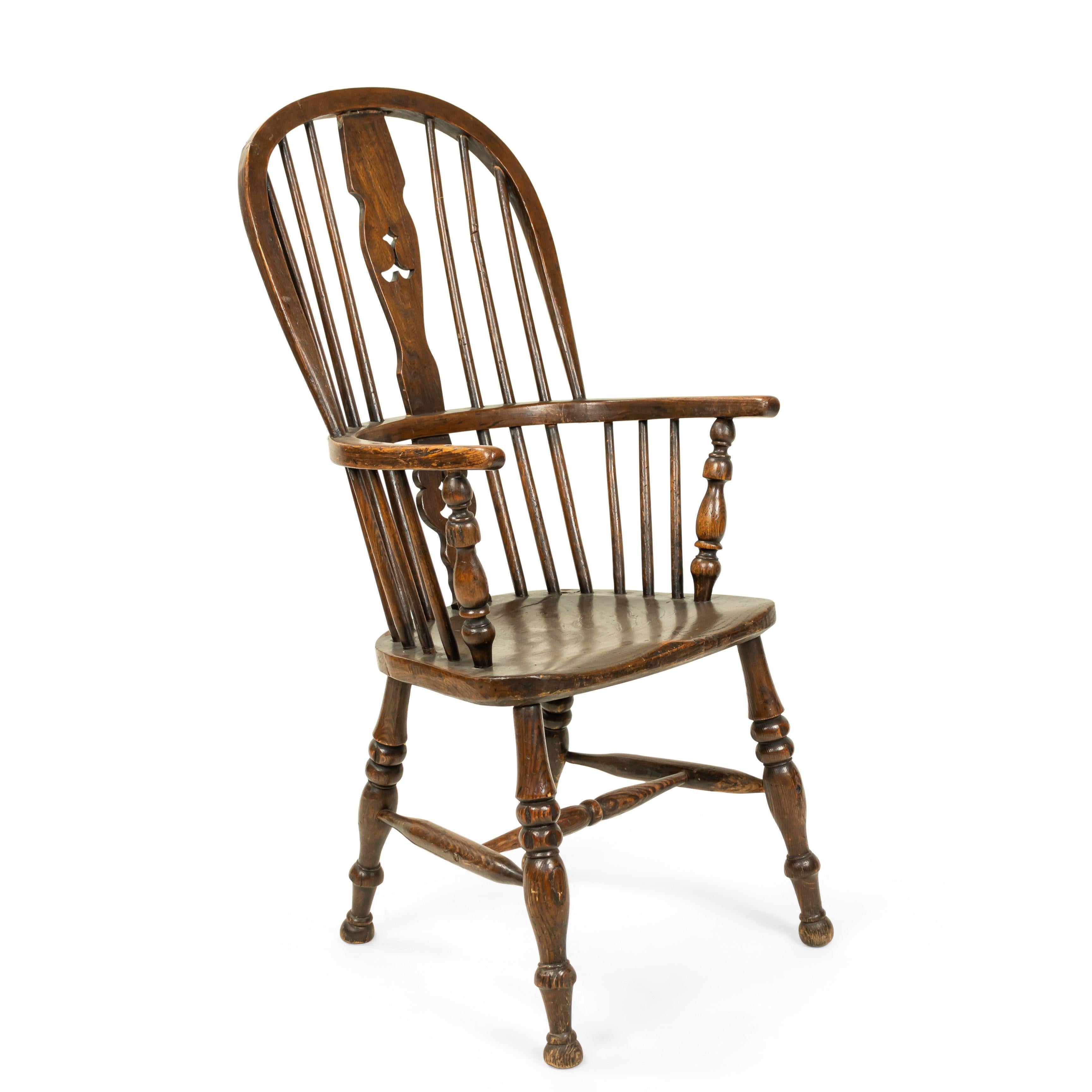 English Country Windsor Spindle Armchair In Good Condition For Sale In New York, NY
