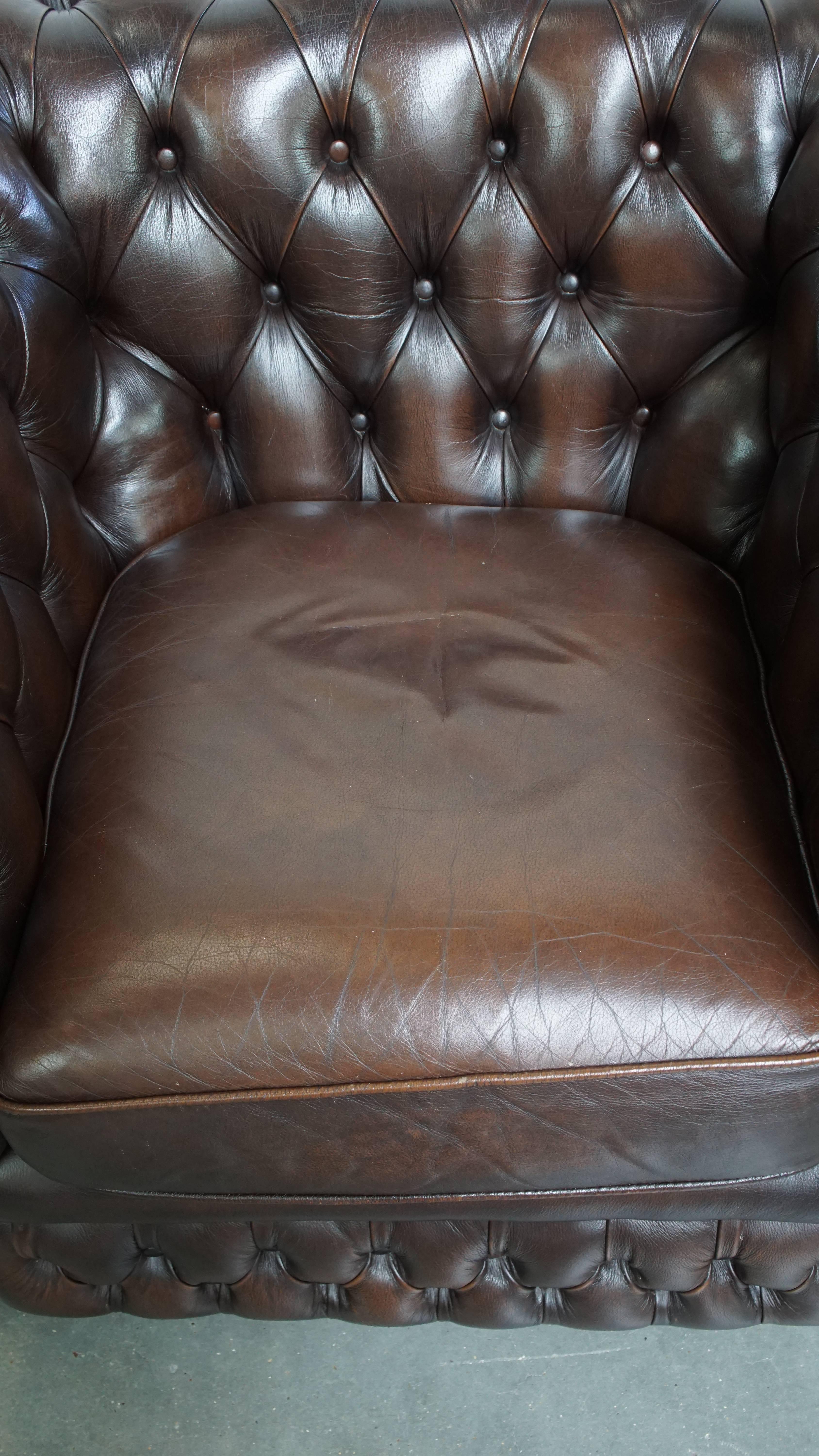Cuir de vache Fauteuil Chesterfield en cuir de vachette anglais en vente