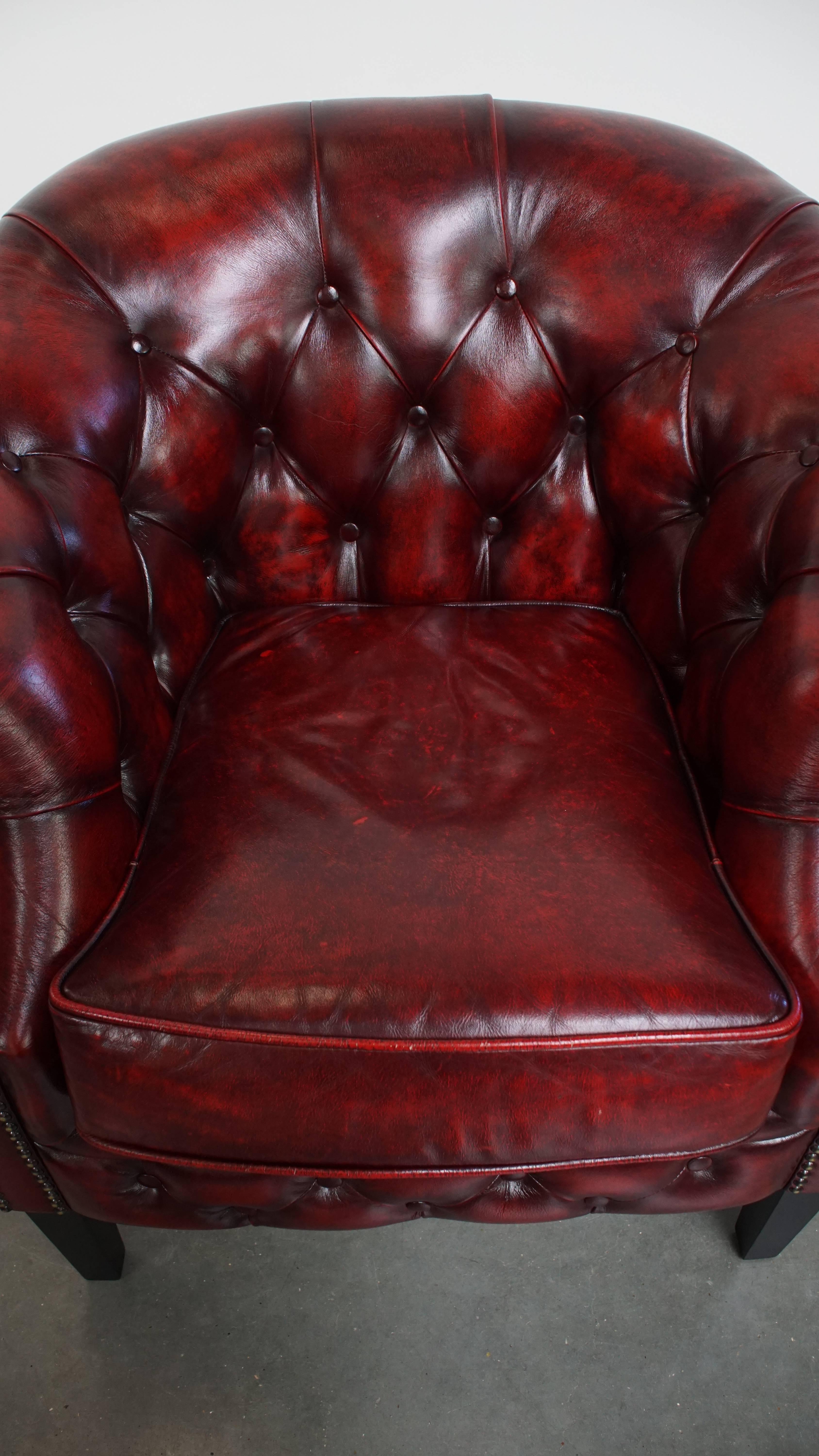 Cuir de vache Fauteuil club anglais en cuir de vache Chesterfield en vente