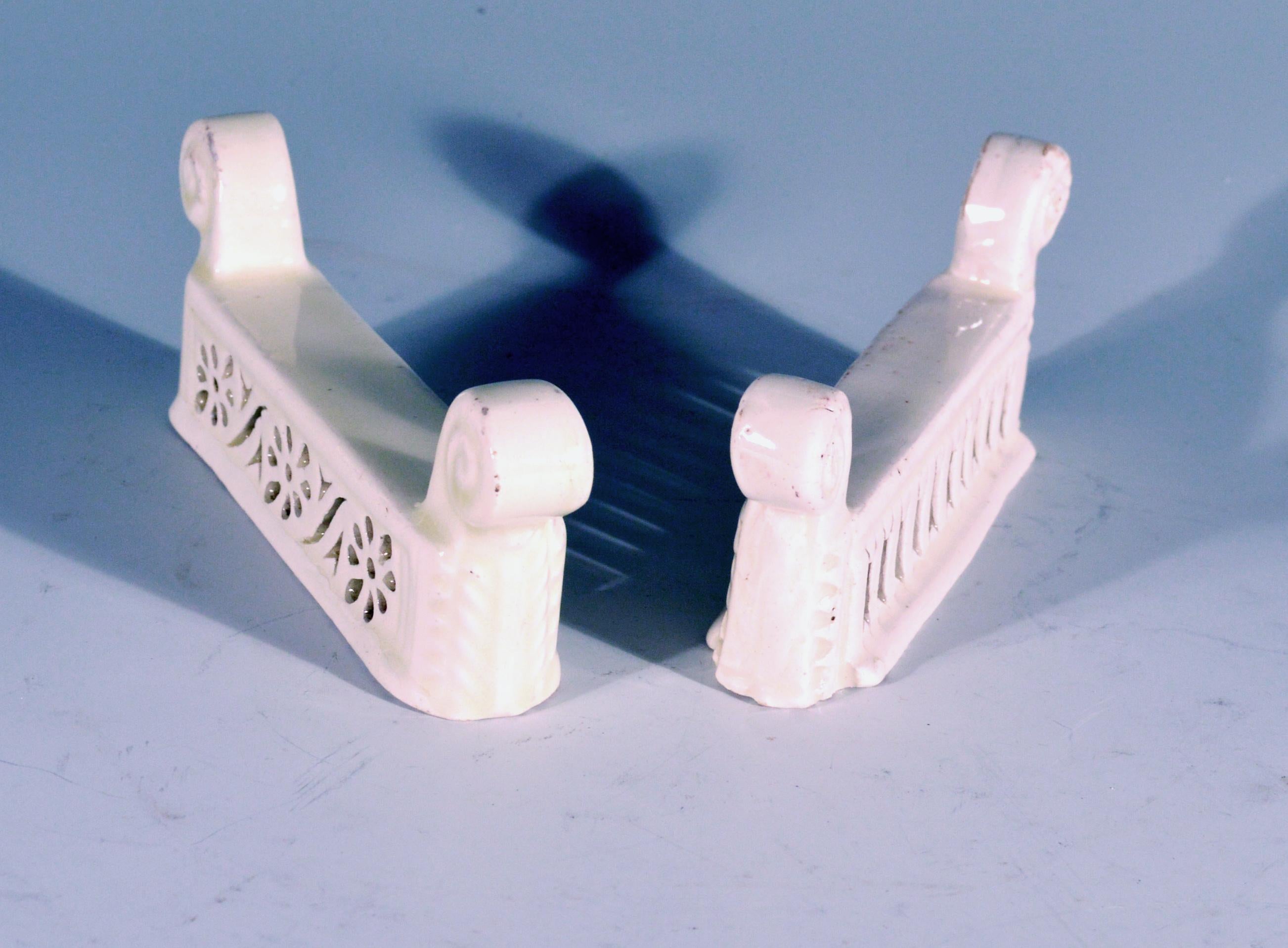 Early 19th Century Creamware Knife Rests In Good Condition For Sale In Downingtown, PA