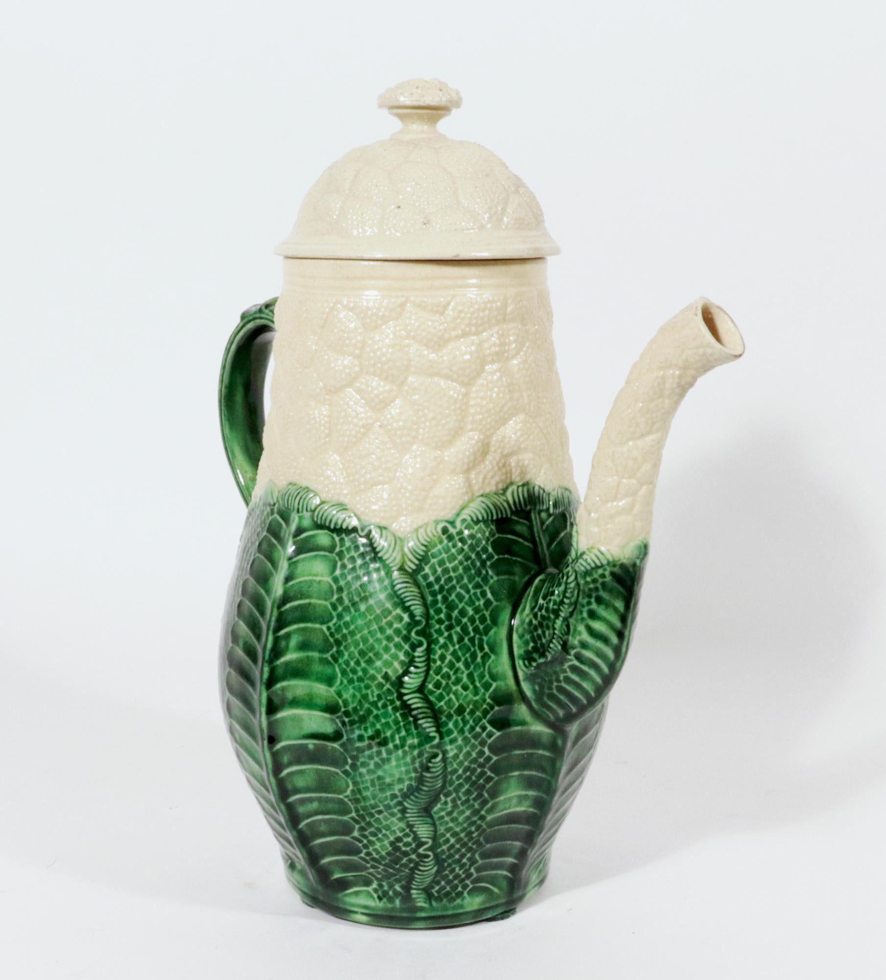 English Creamware Pottery Cauliflower Coffee Pot and Cover In Good Condition For Sale In Downingtown, PA
