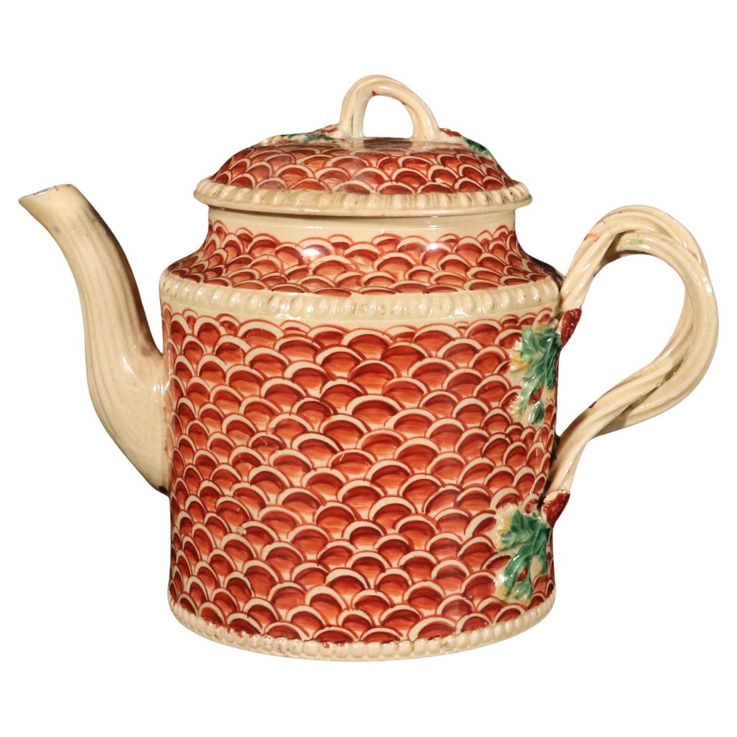 Tetera inglesa de cerámica cremosa con raro diseño de escamas de pez, Yorkshire