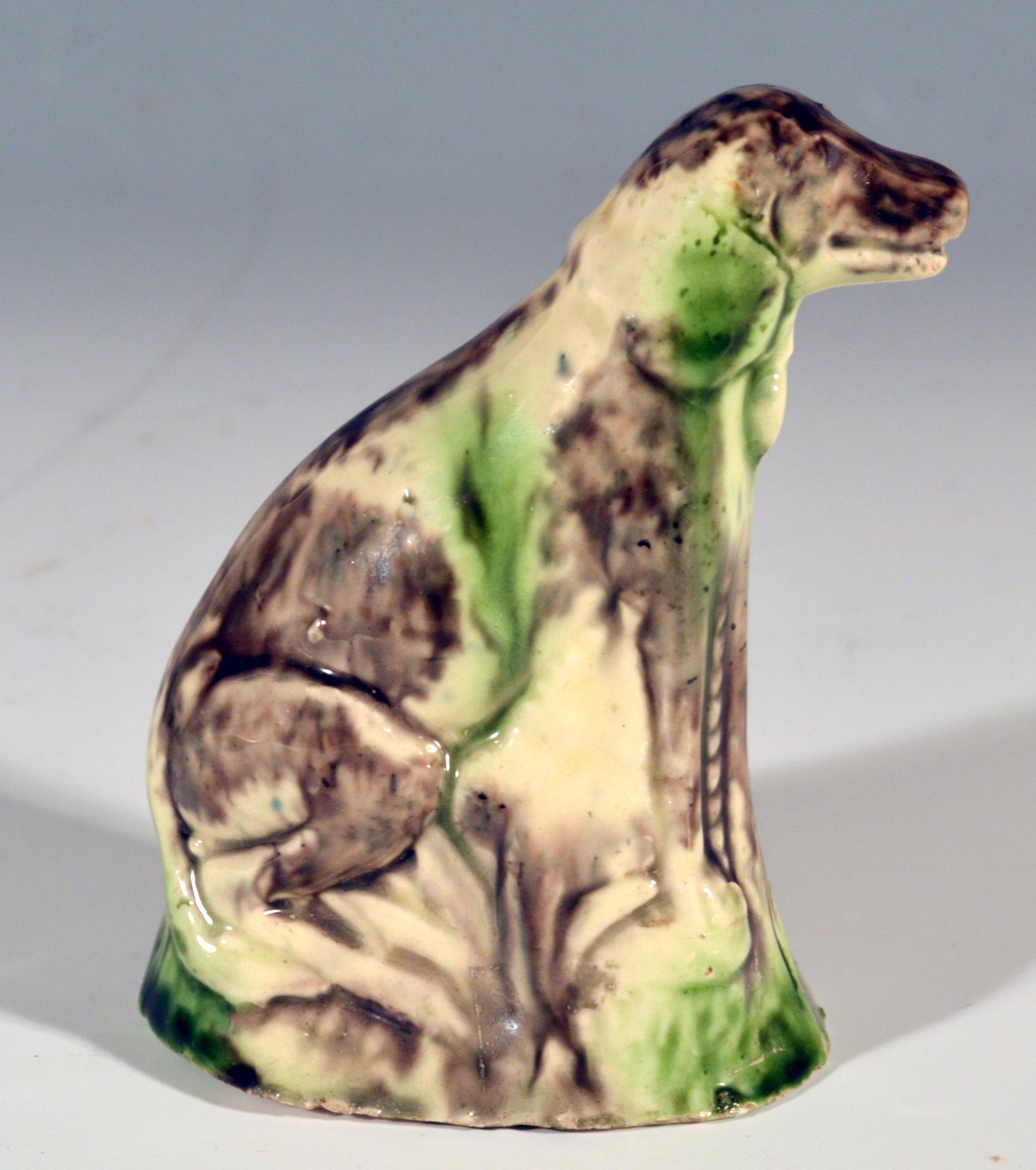 Giocattolo inglese in ceramica Creamware di tipo Whieldon con figura di un cane da caccia in vendita 1