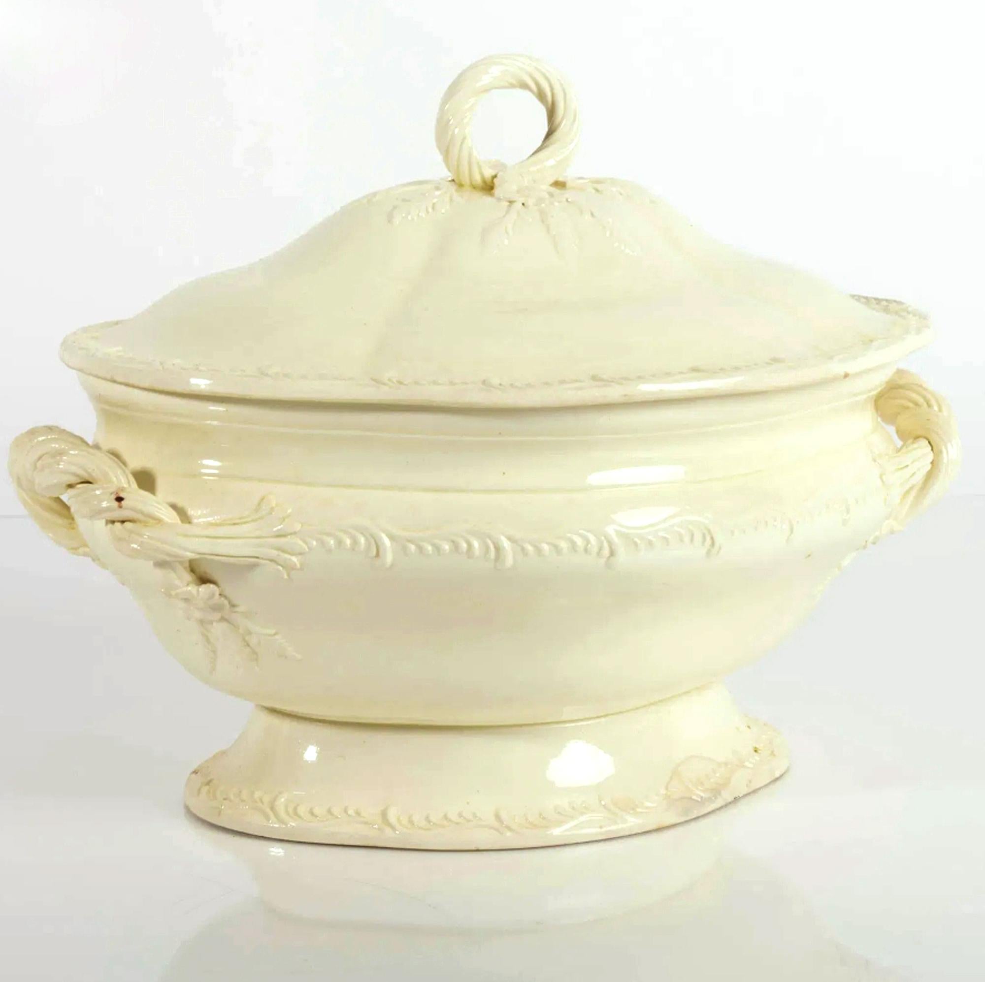 Georgian English Creamware Soup Tureen and Cover, Leeds, Yorkshire For Sale