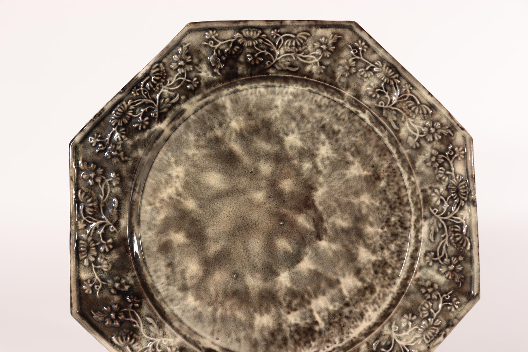 English Creamware Whieldon-type Gray Tortoiseshell Plate In Good Condition For Sale In Downingtown, PA