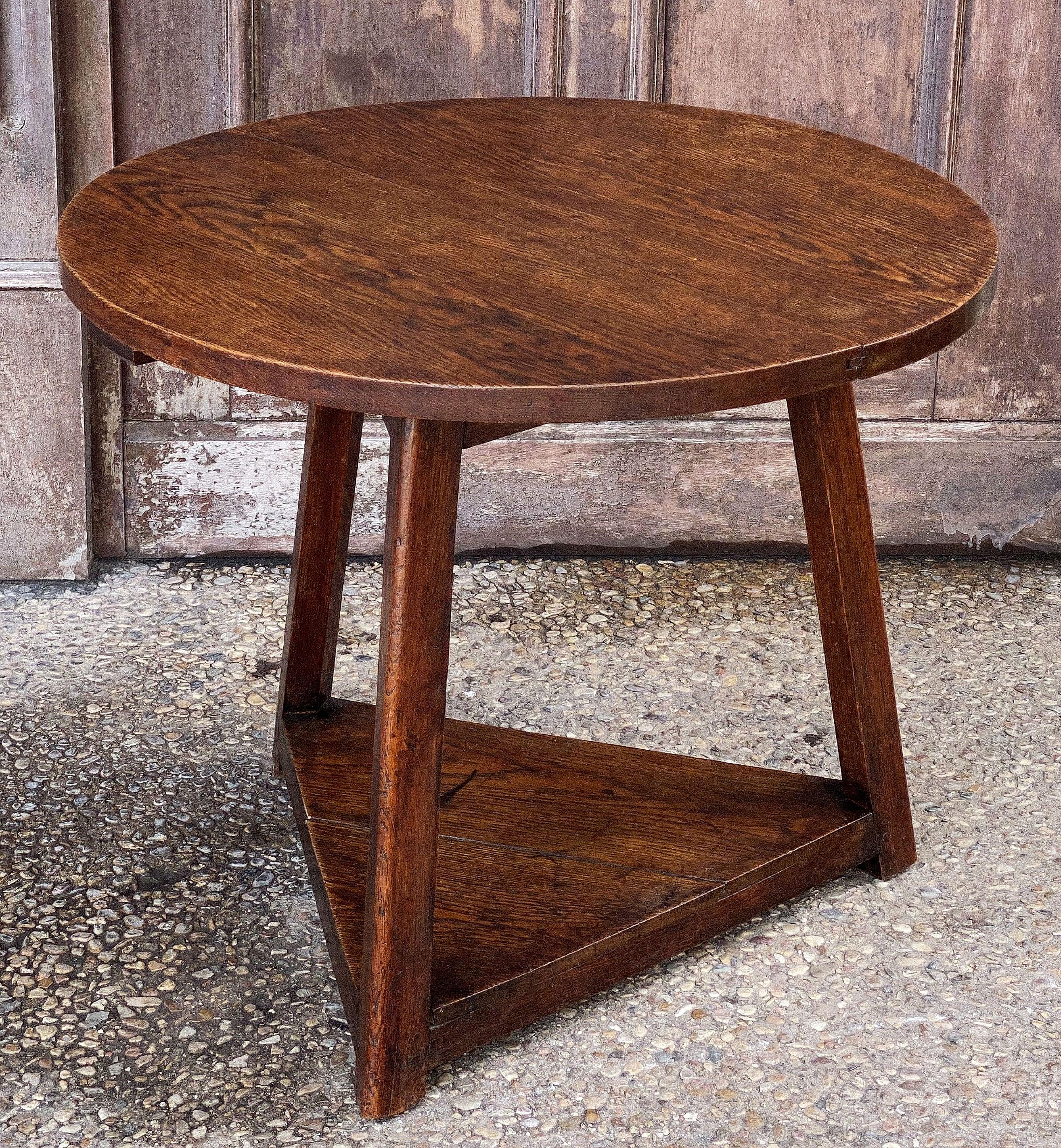 A fine English cricket table of oak, featuring a finely patinated traditional round or circular top over a tripod base, with triangular bottom tier, and straight legs.

Makes a nice occasional table or side table.

Dimensions are height 23 1/2