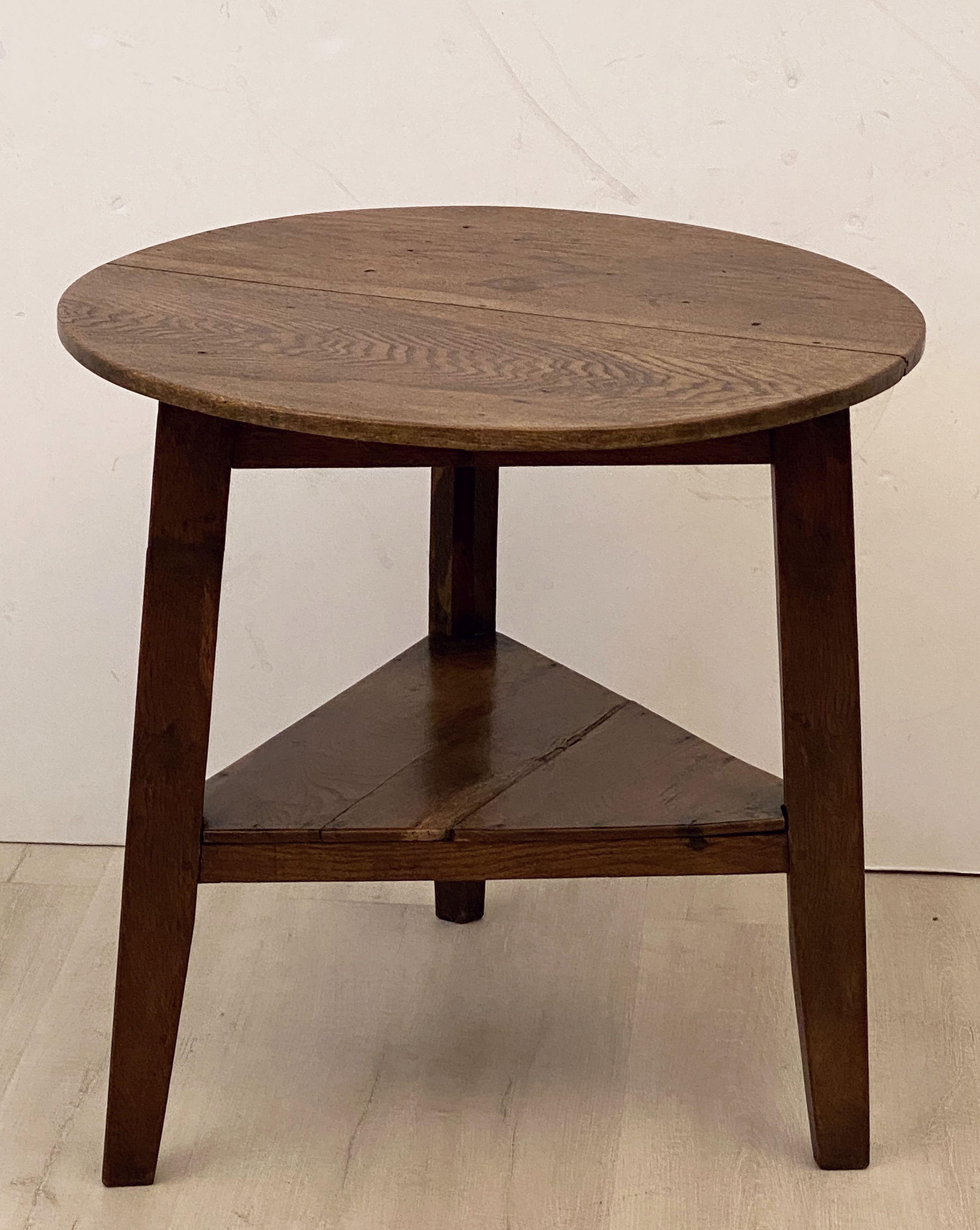 English Cricket Table of Oak In Good Condition In Austin, TX