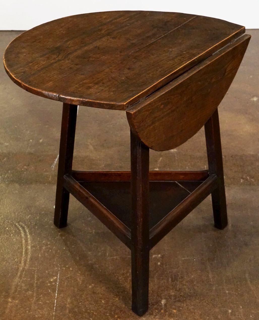 English Cricket Table of Oak with Fold-Down Leaf 4