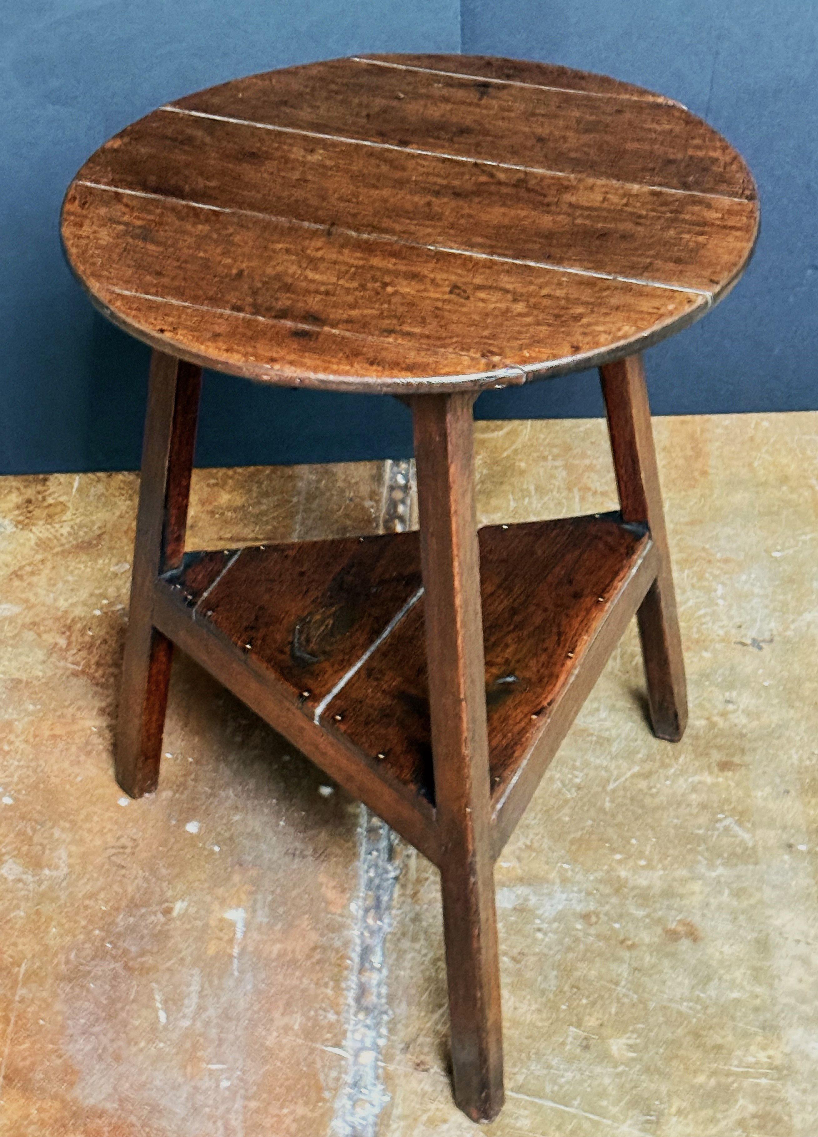 19th Century English Cricket Table of Patinated Oak from the Georgian Era For Sale
