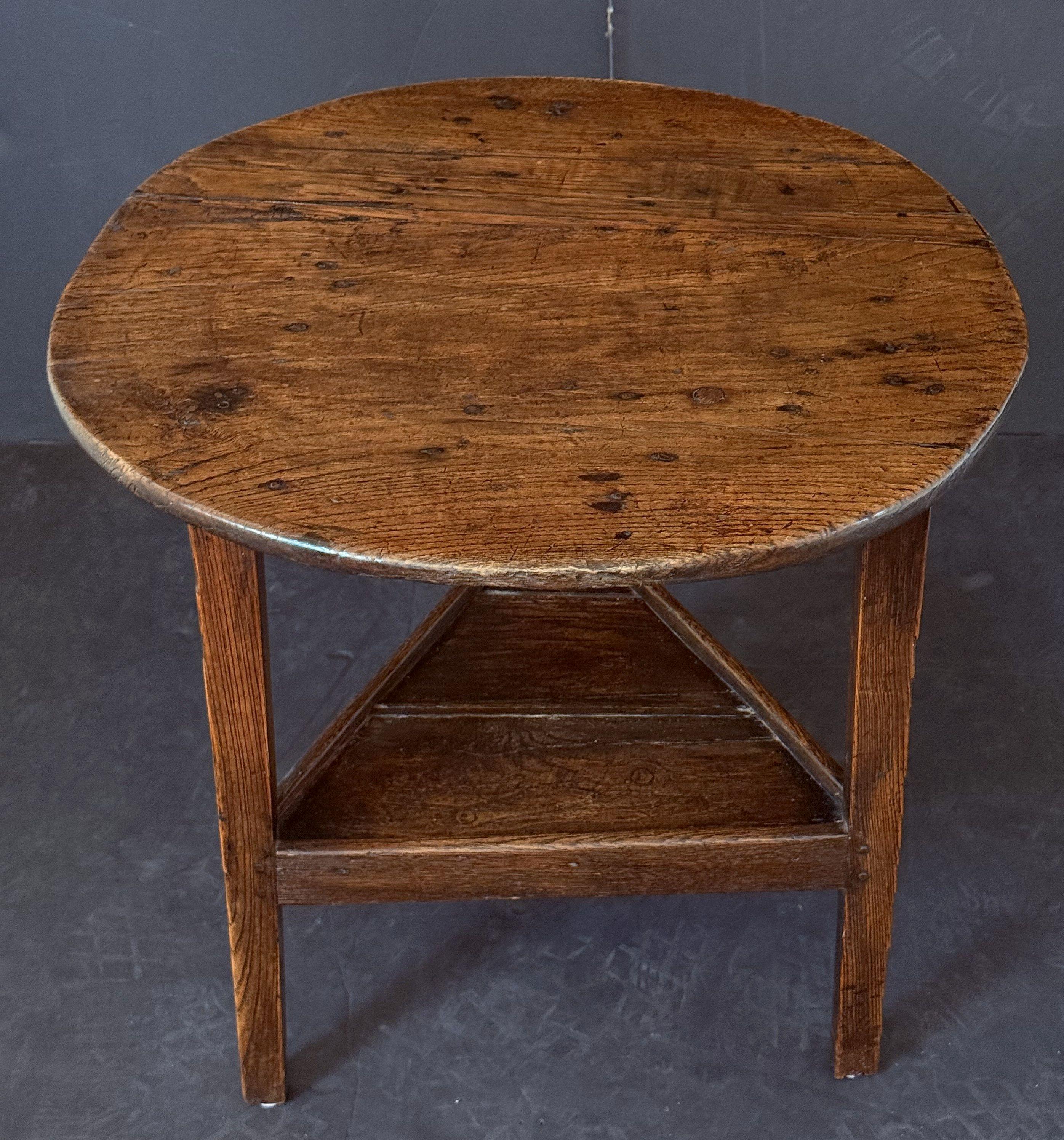 19th Century English Cricket Table of Patinated Oak from the Georgian Era For Sale