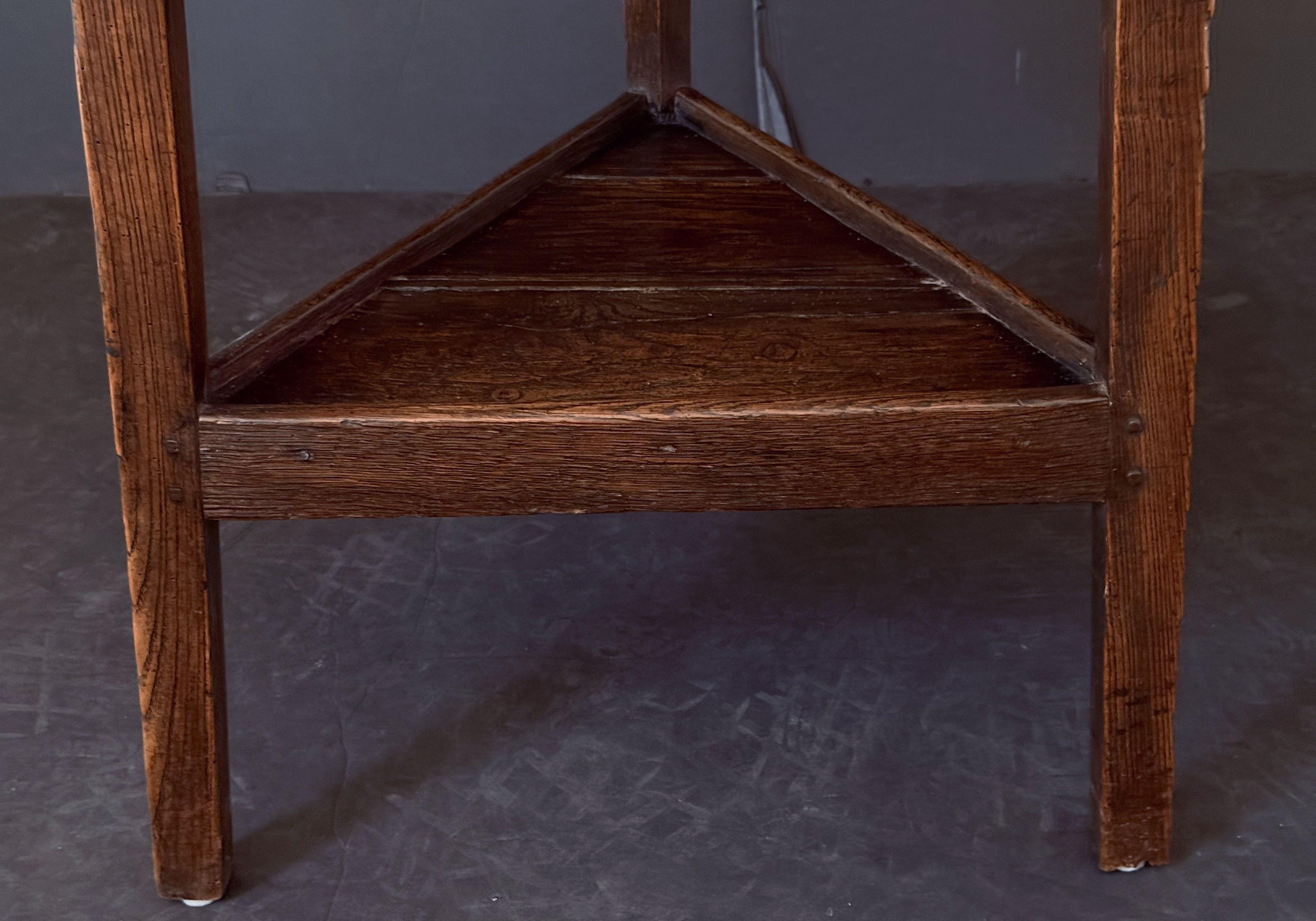 English Cricket Table of Patinated Oak from the Georgian Era For Sale 2