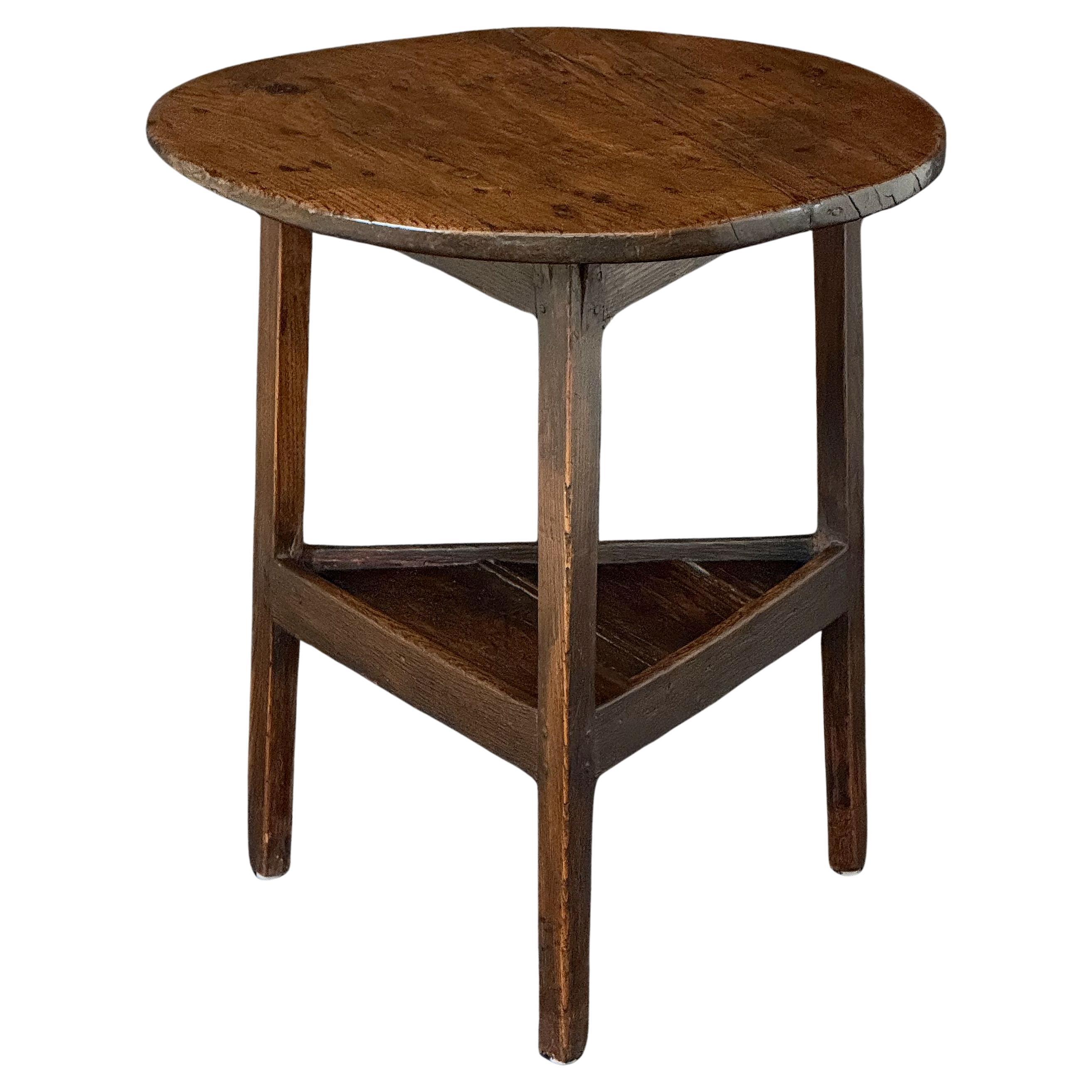 English Cricket Table of Patinated Oak from the Georgian Era For Sale