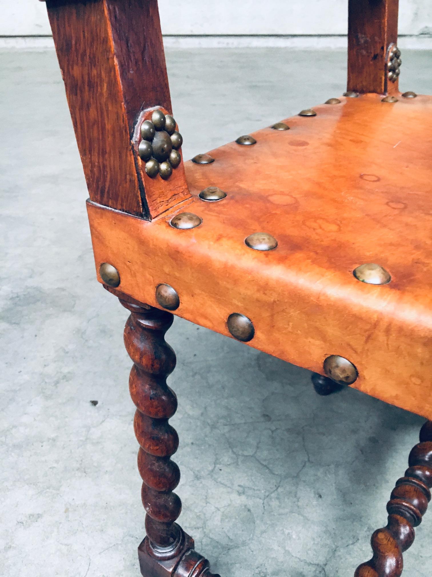 Englische Beistellstühle aus braunem Leder und Eiche im Cromwellian-Stil, frühe 1900er Jahre im Angebot 14