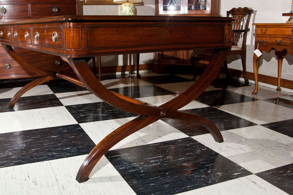 Regency Table à écrire anglaise à pieds croisés en sabre en vente