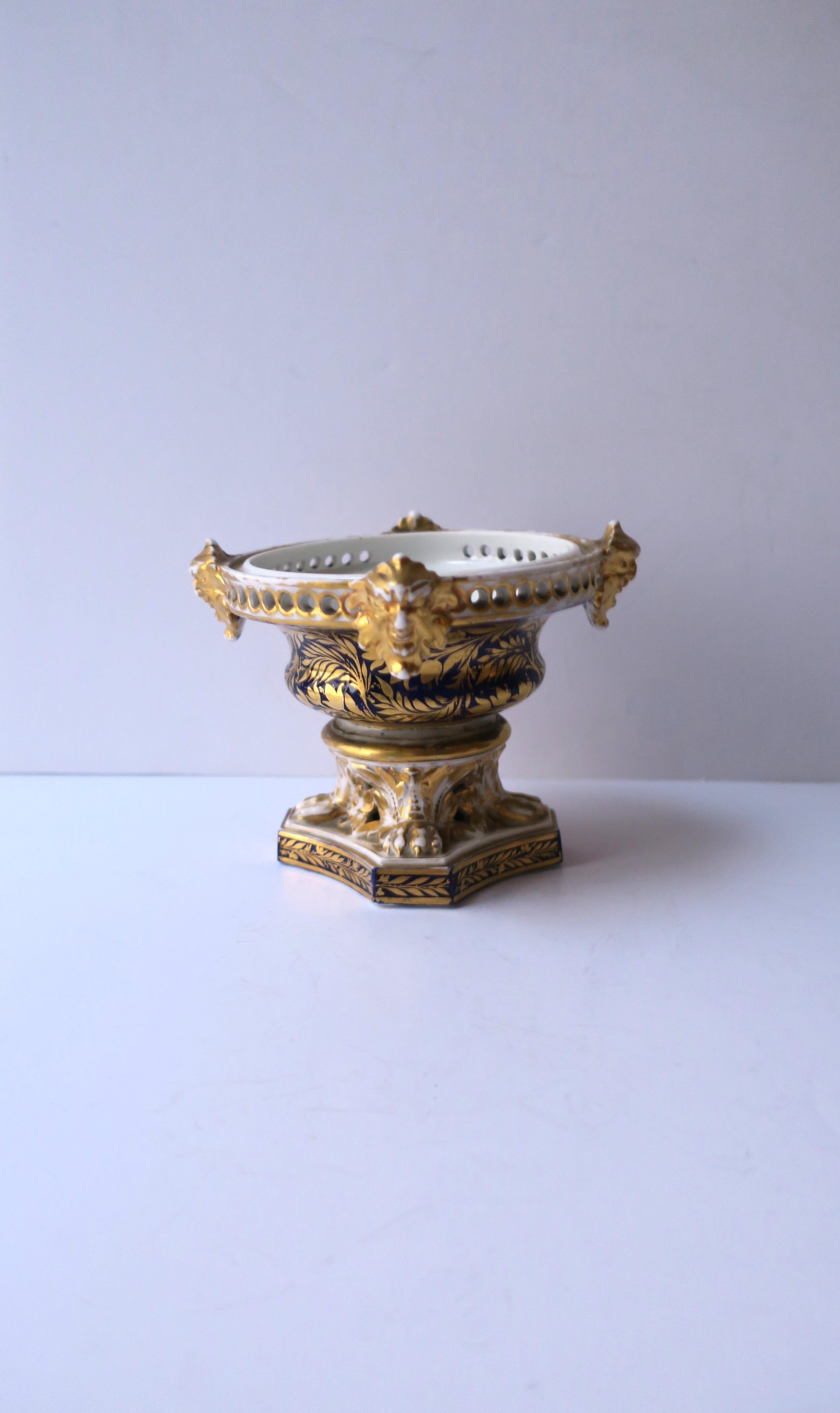 Vasija para popurrí de porcelana inglesa Crown Derby, principios del siglo XIX Imperio en venta