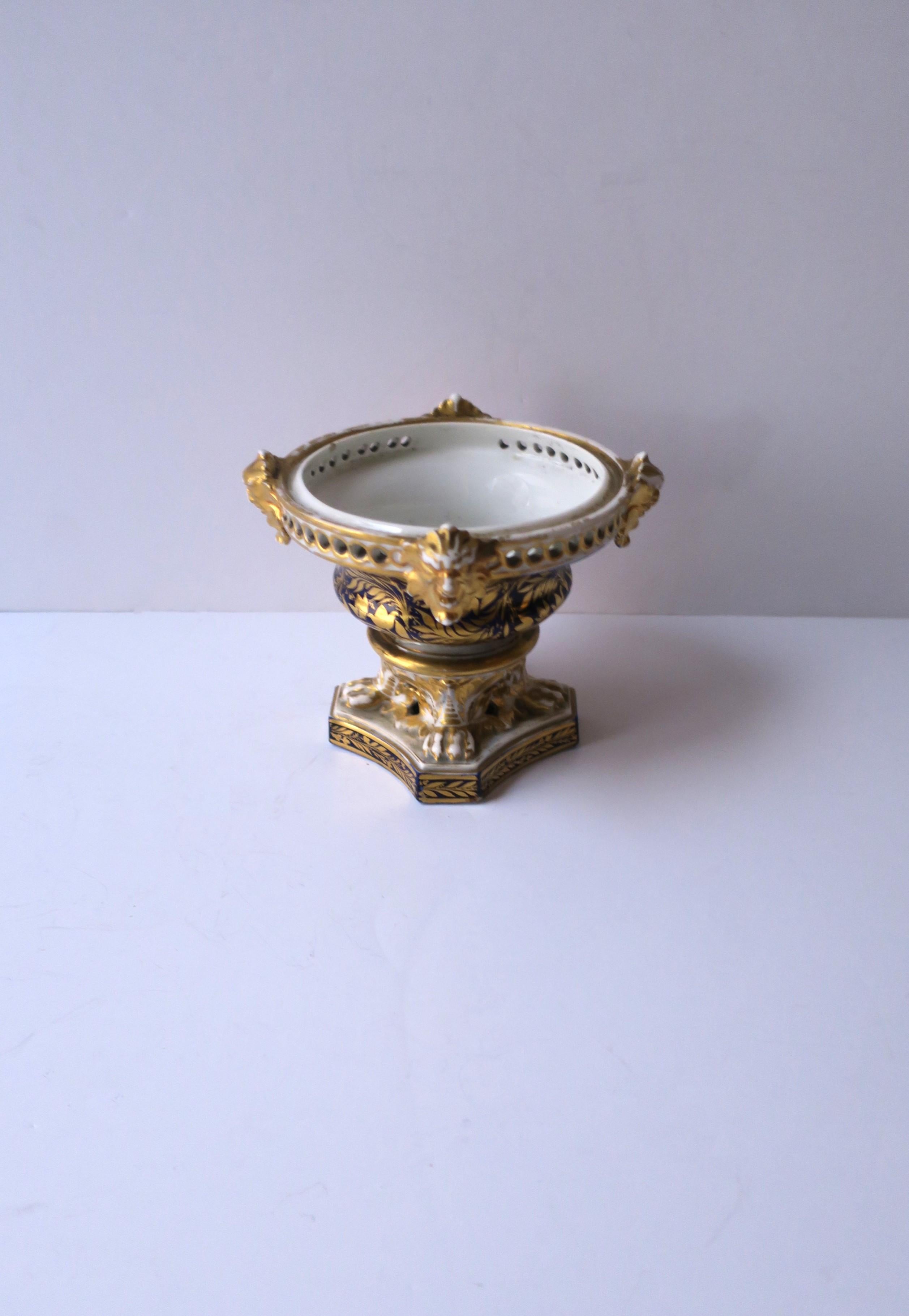 Gilt English Crown Derby Porcelain Potpourri Vessel, early 19th century For Sale
