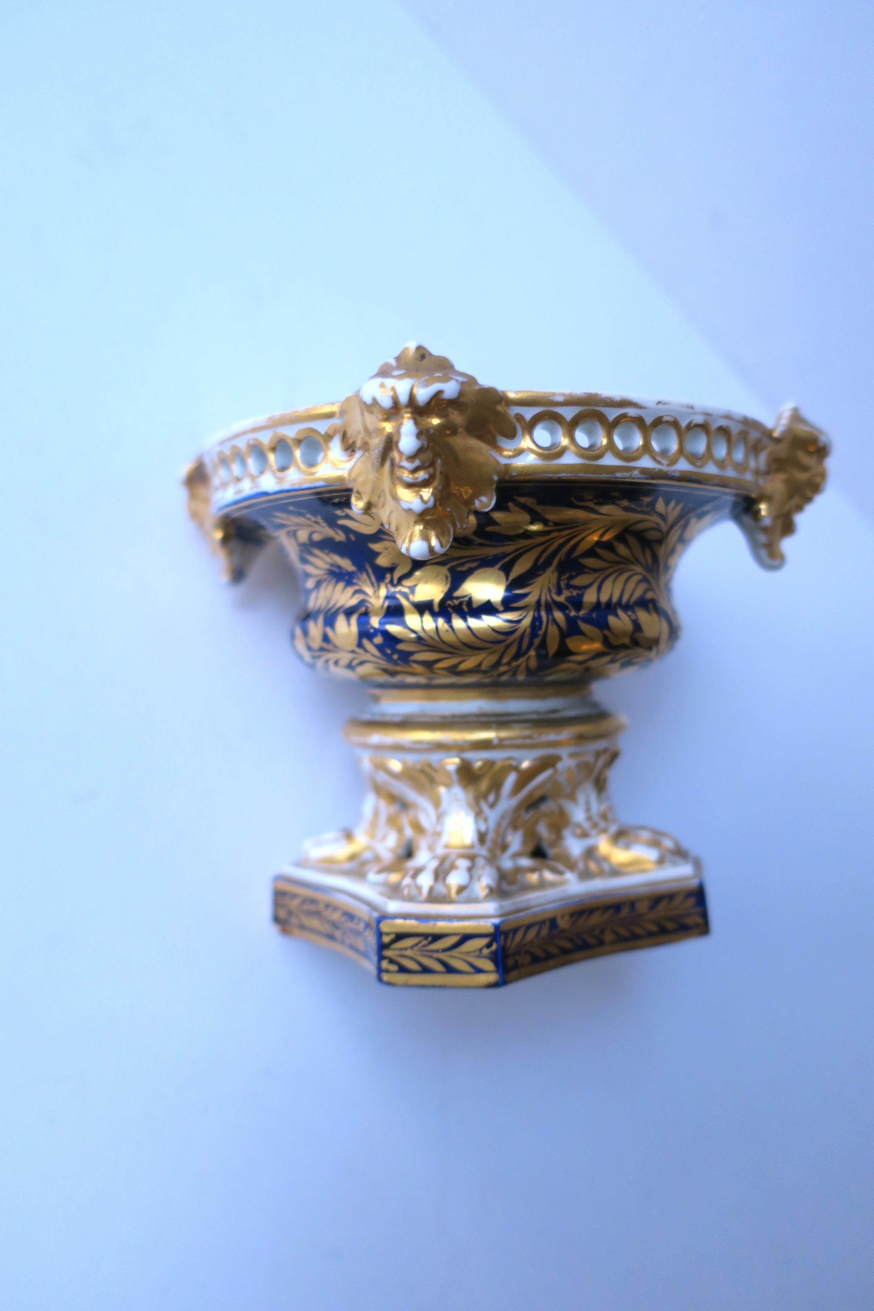 Porcelaine Potpourri anglais Crown Derby en porcelaine, début du 19e siècle en vente