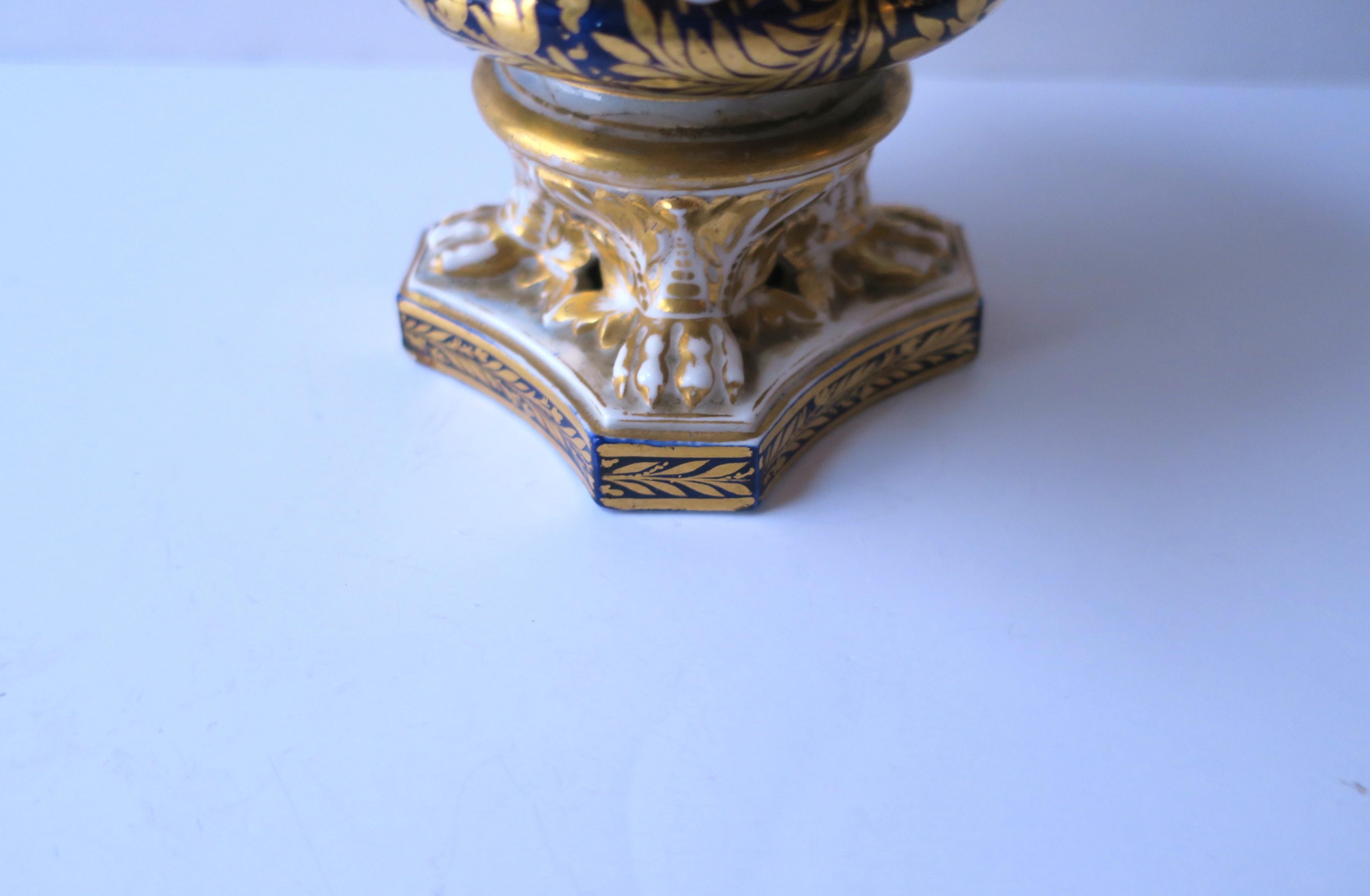 English Crown Derby Porcelain Potpourri Vessel, early 19th century For Sale 3