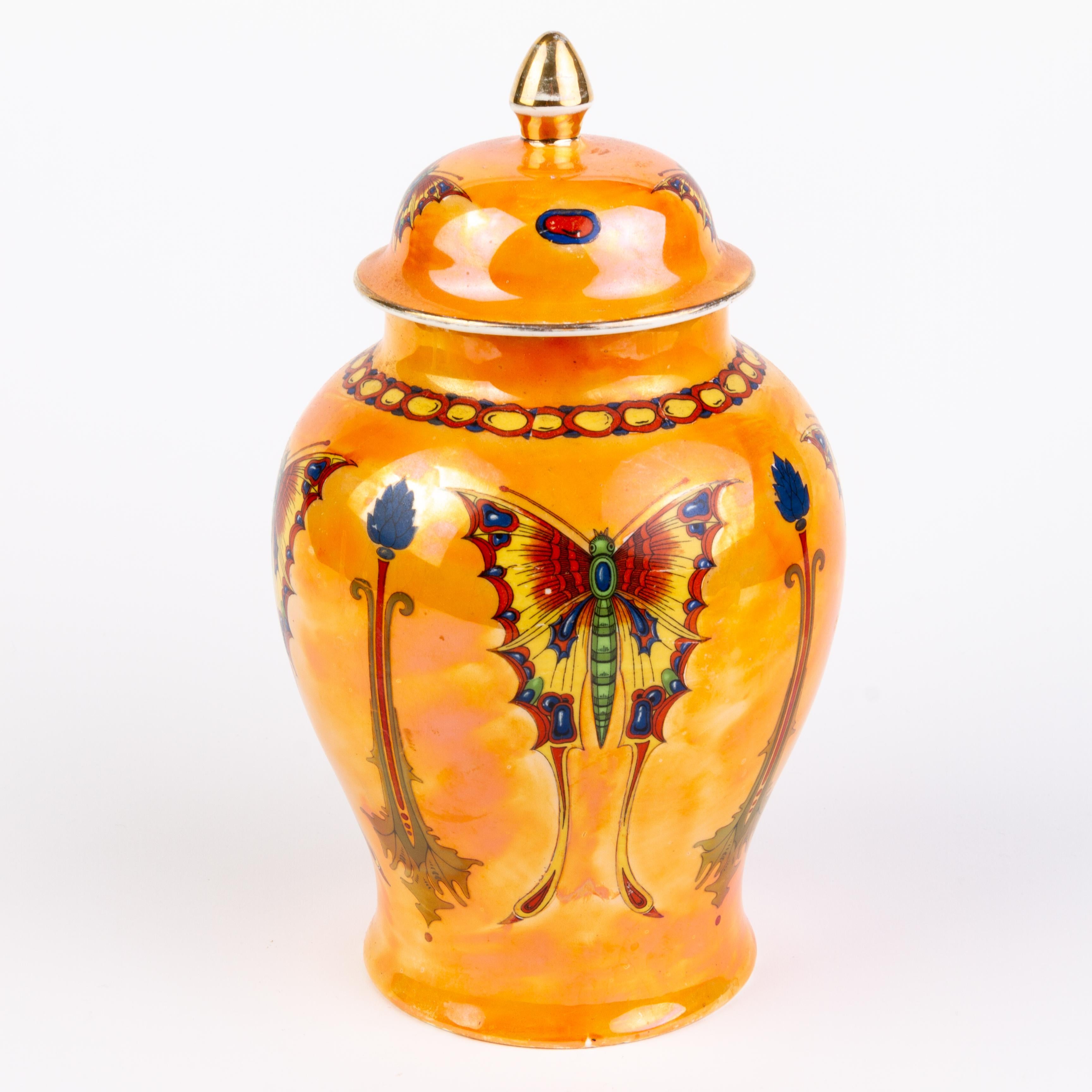 English Crown Ducal Iridescent Orientalist Art Deco Butterfly Lidded Vase 1930s
Good condition 
Free international shipping.