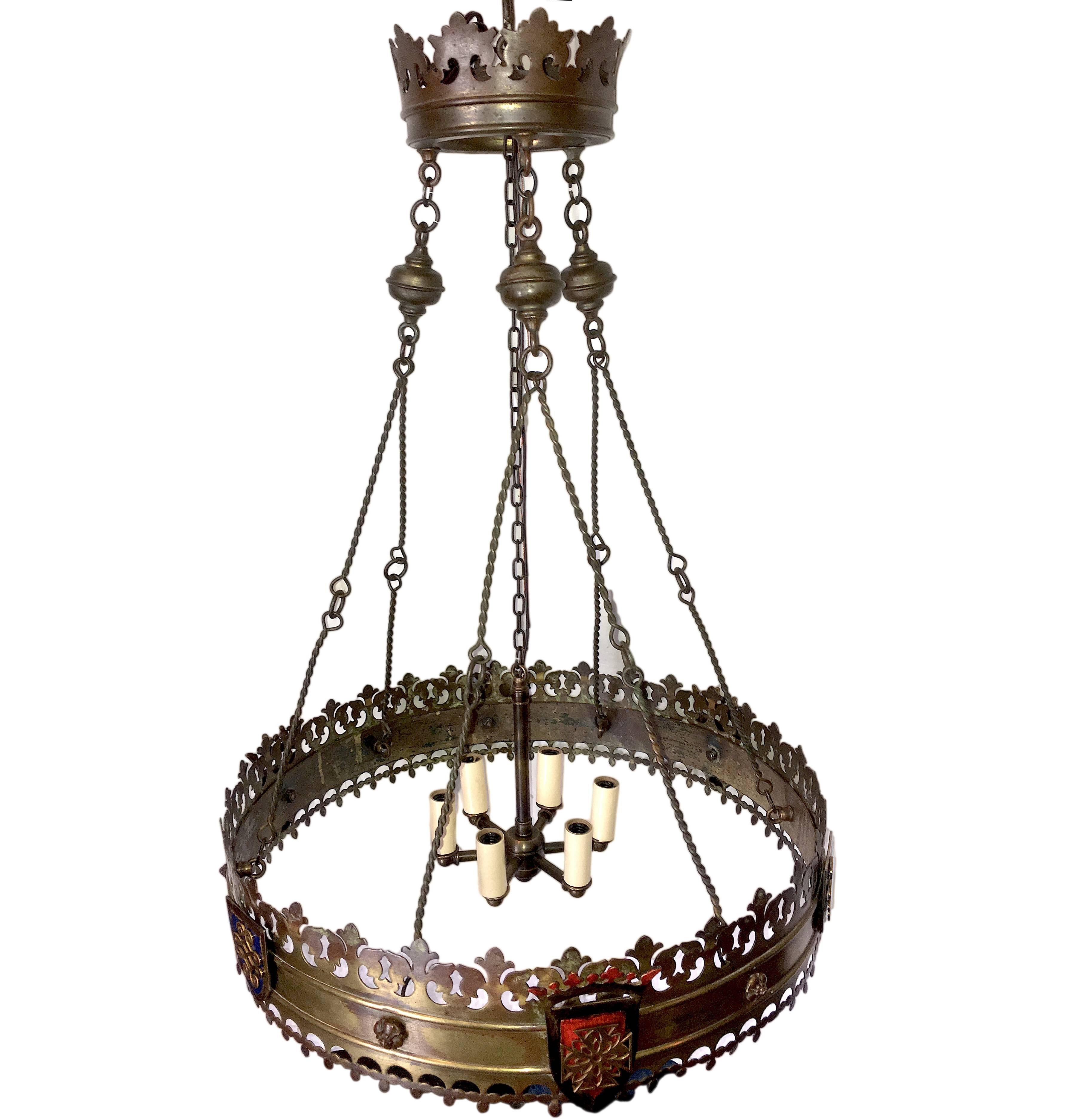 An English circa 1910 cast bronze six-light chandelier with shields and crowns decoration, original patina and paint details.

Measurements:
Diameter: 20
