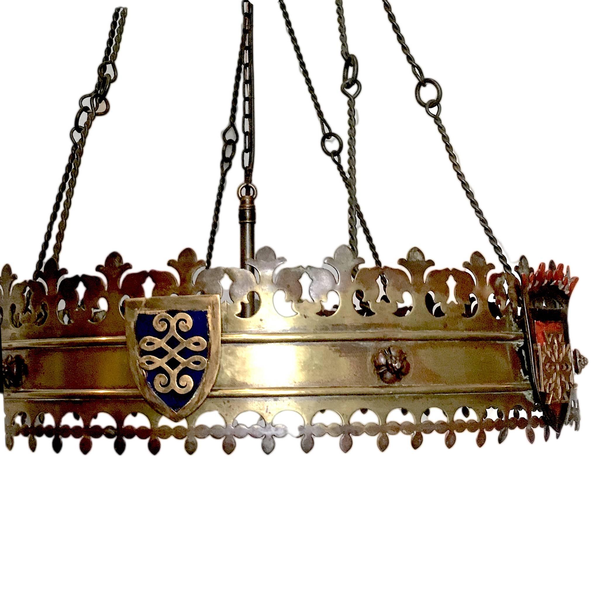Lampadario a forma di corona inglese In condizioni buone in vendita a New York, NY