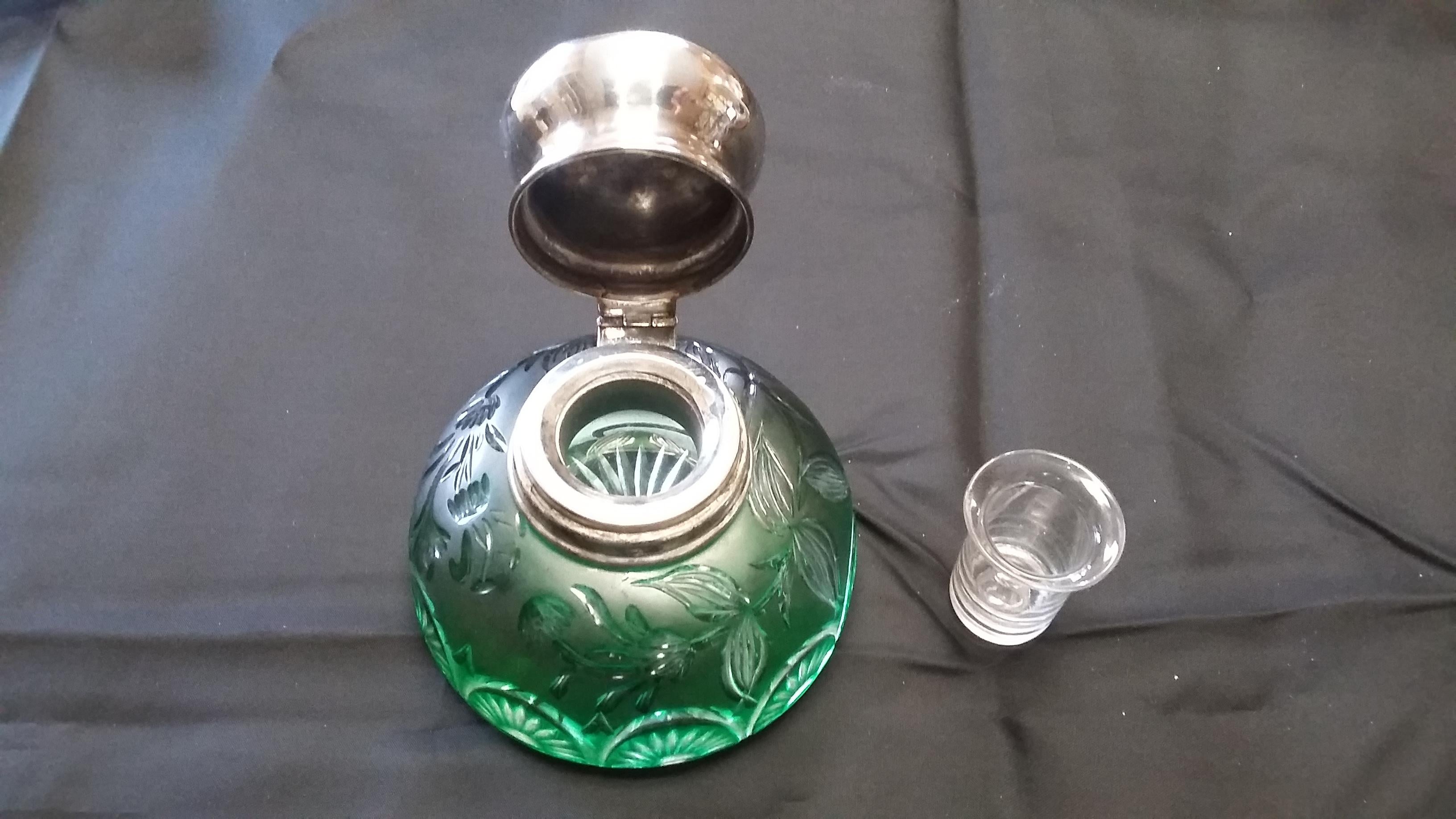 English Crystal Inkwell with Sterling Silver Top In Good Condition In Stamford, CT