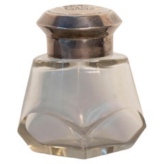 Frasco de aseo de cristal inglés de Birmingham con tapa de plata, hacia 1924