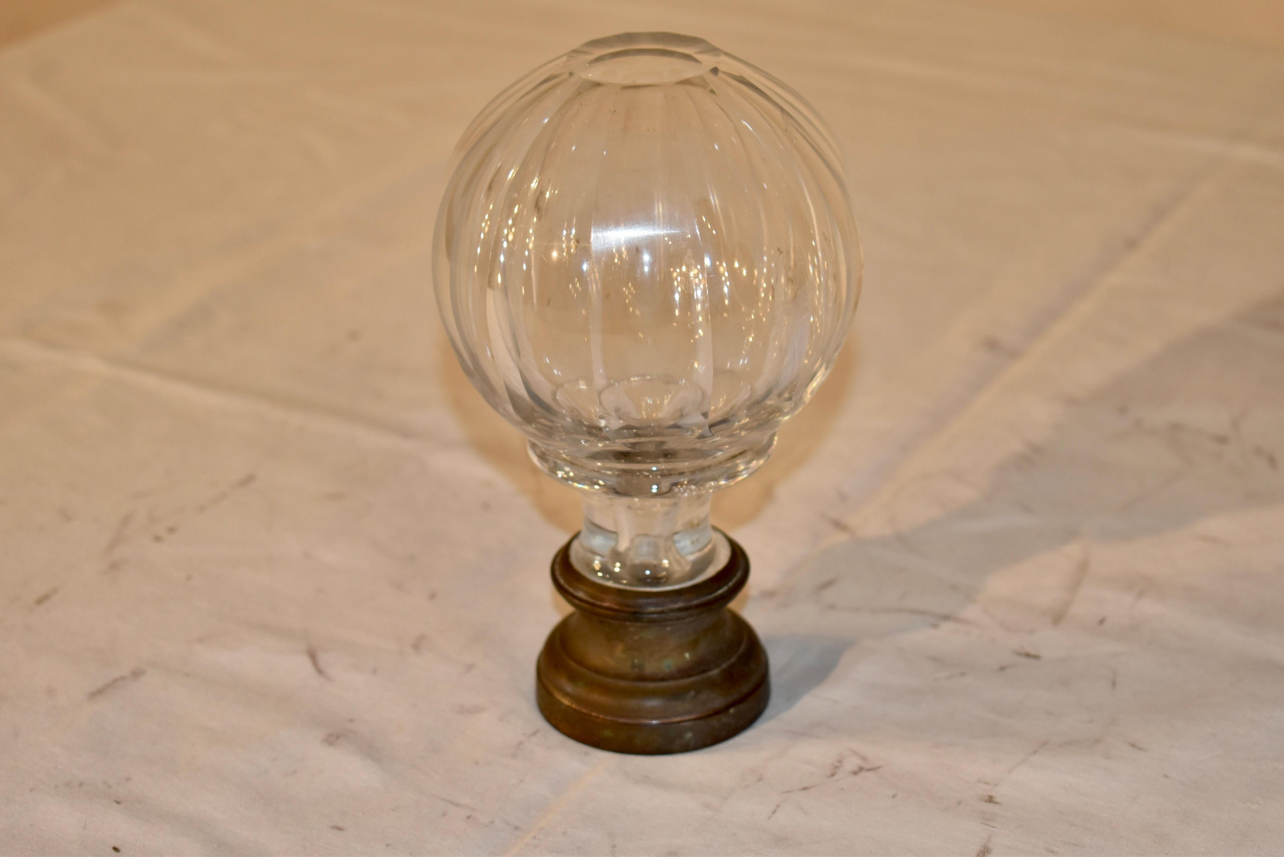 English Cut Crystal Newel Post on a Cast Bronze Base In Good Condition For Sale In High Point, NC