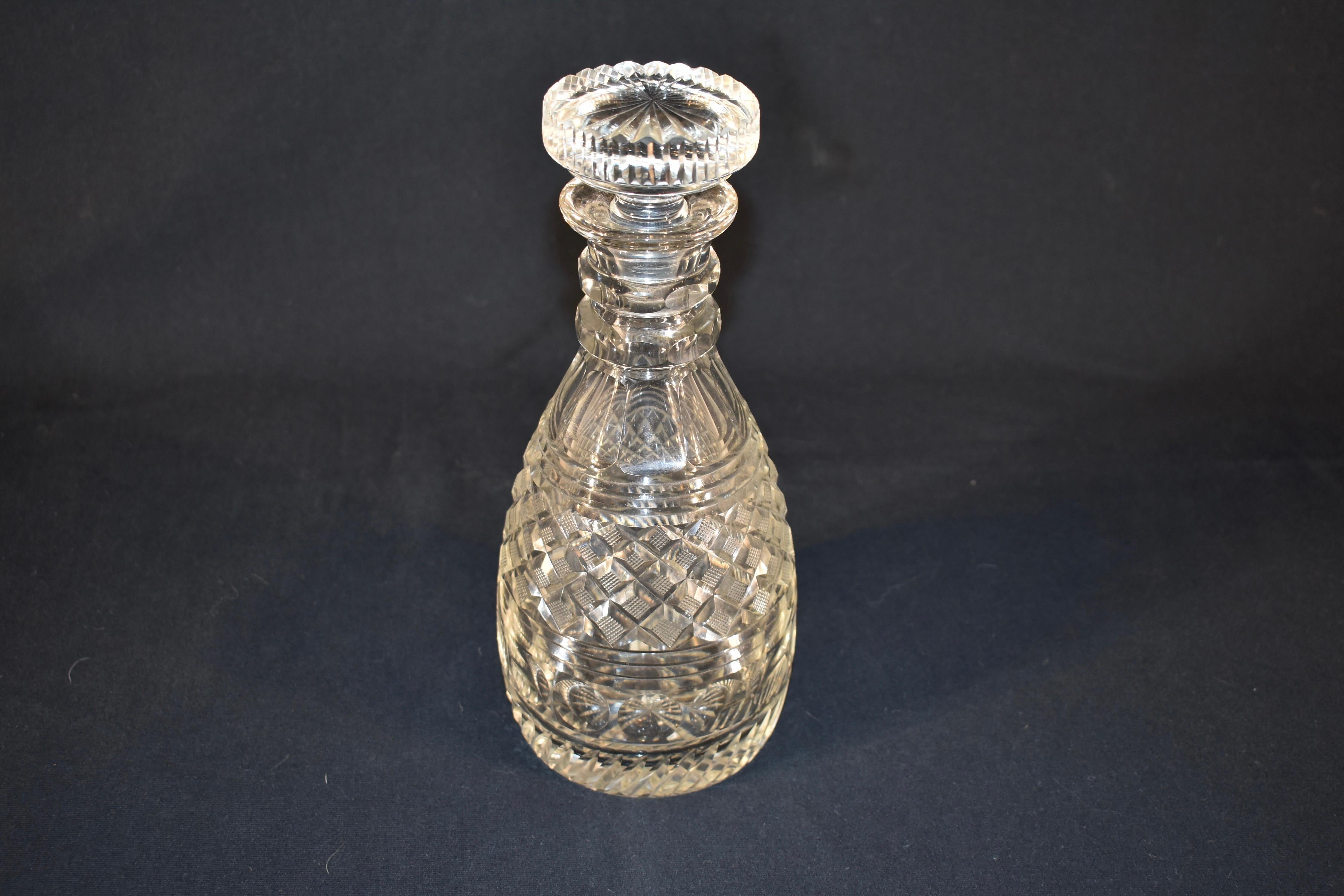 Englischer Dekanter aus geschliffenem Glas, ca. 1930er Jahre (Geschliffenes Glas) im Angebot