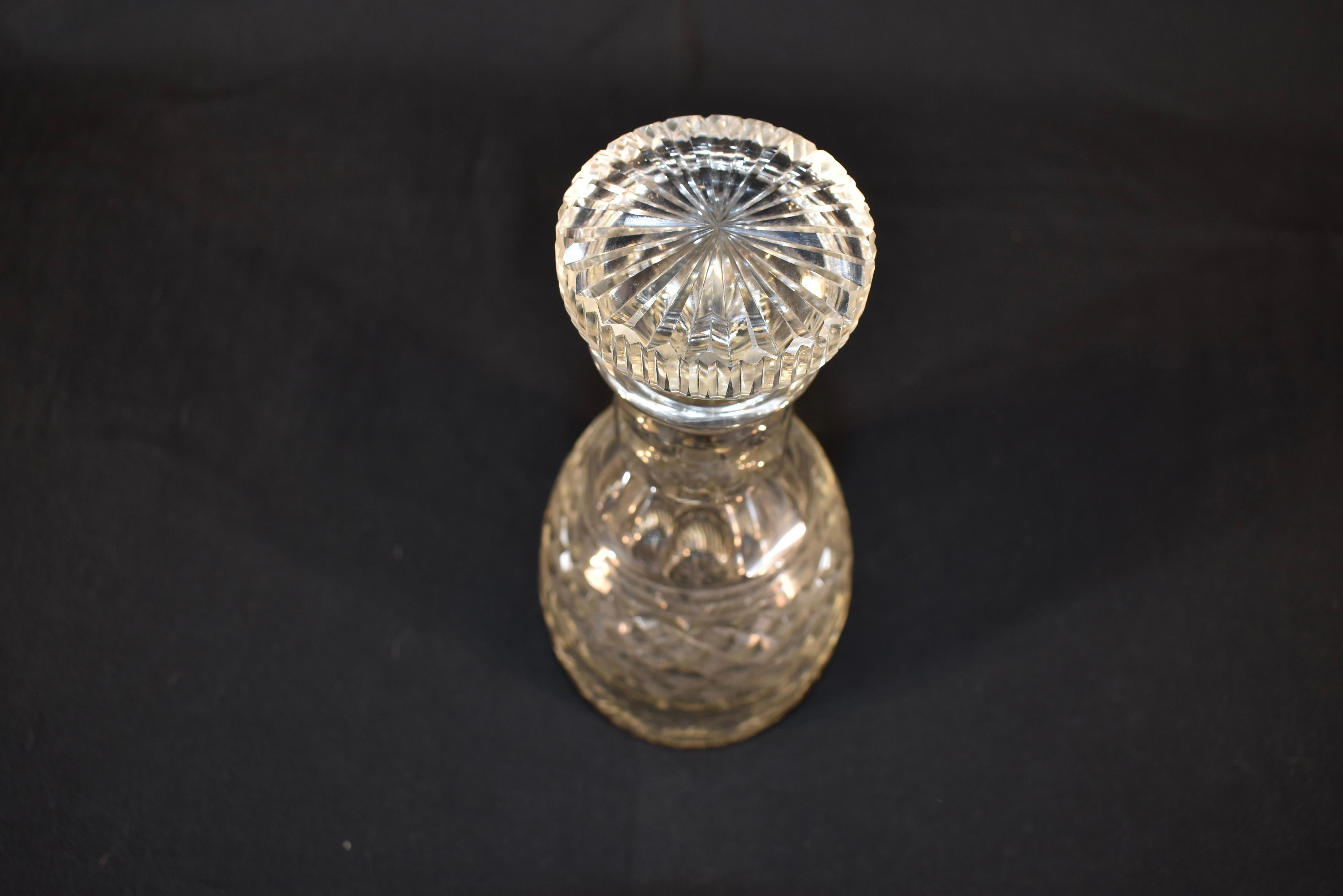 Englischer Dekanter aus geschliffenem Glas, ca. 1930er Jahre im Angebot 1