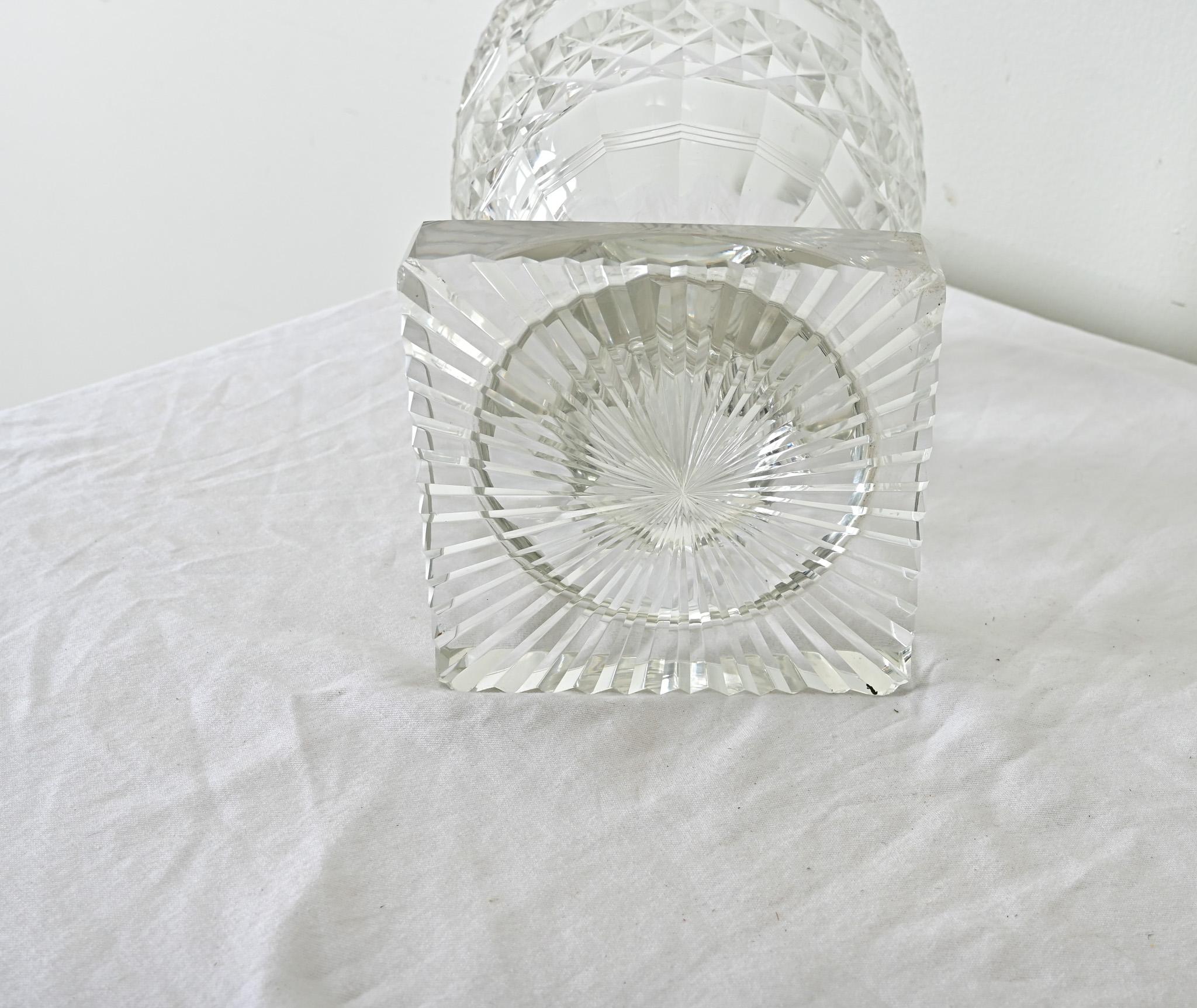 Große Vase aus englischem Schnittglas im Angebot 2