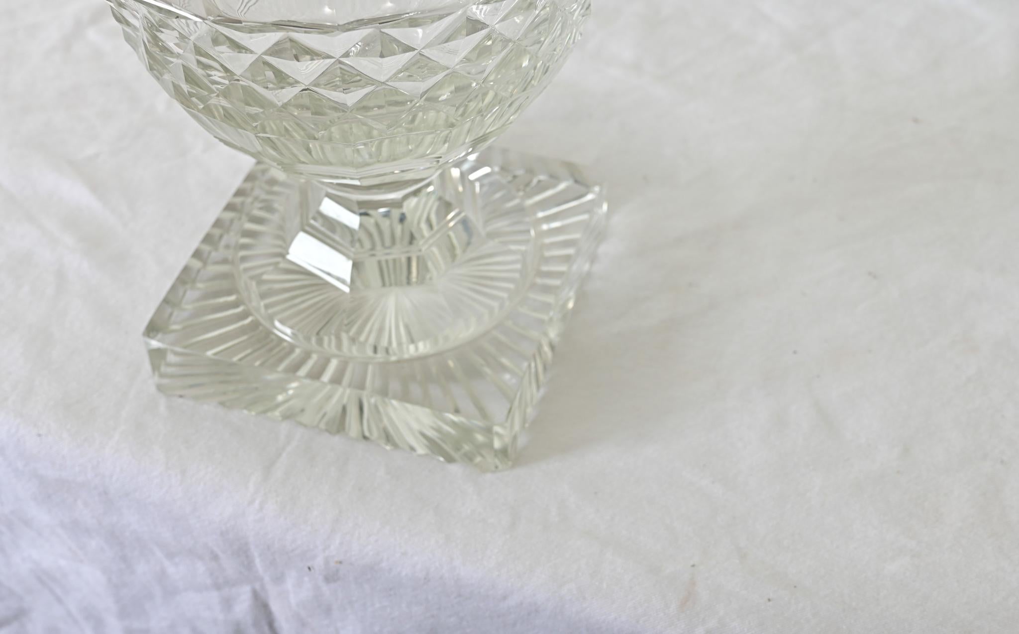 Große Vase aus englischem Schnittglas (Sonstiges) im Angebot