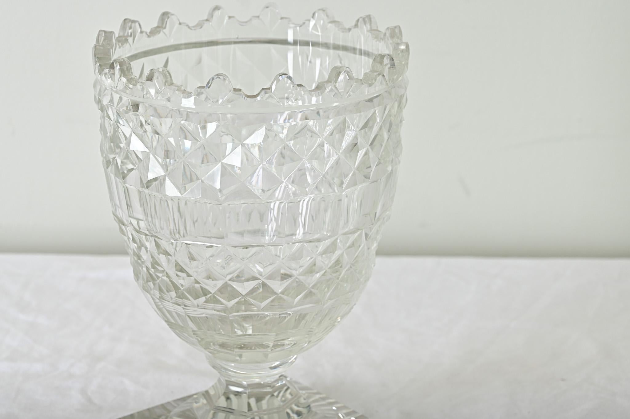 Große Vase aus englischem Schnittglas (Glas) im Angebot