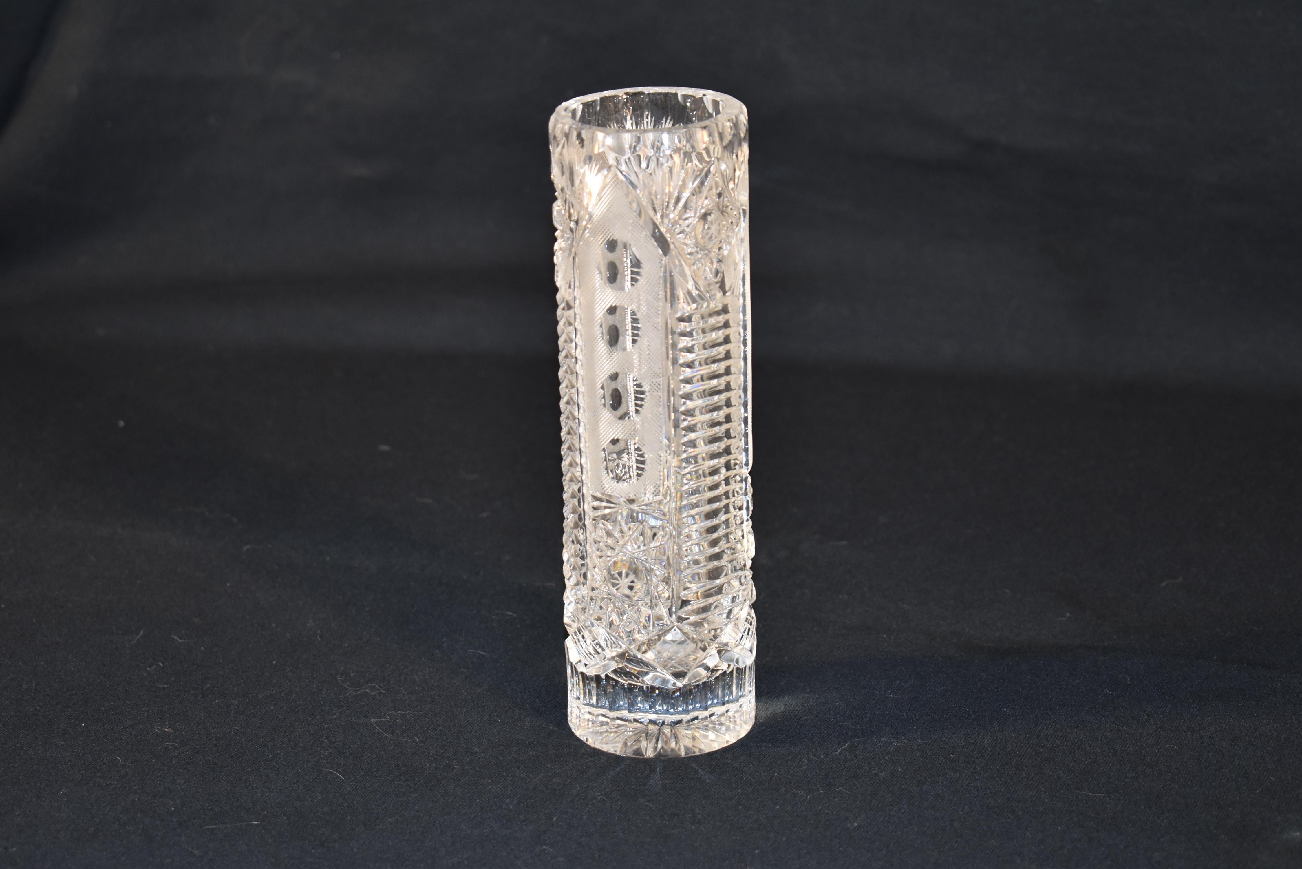 Jarrón inglés de cristal tallado, Circa 1930's Inglés en venta