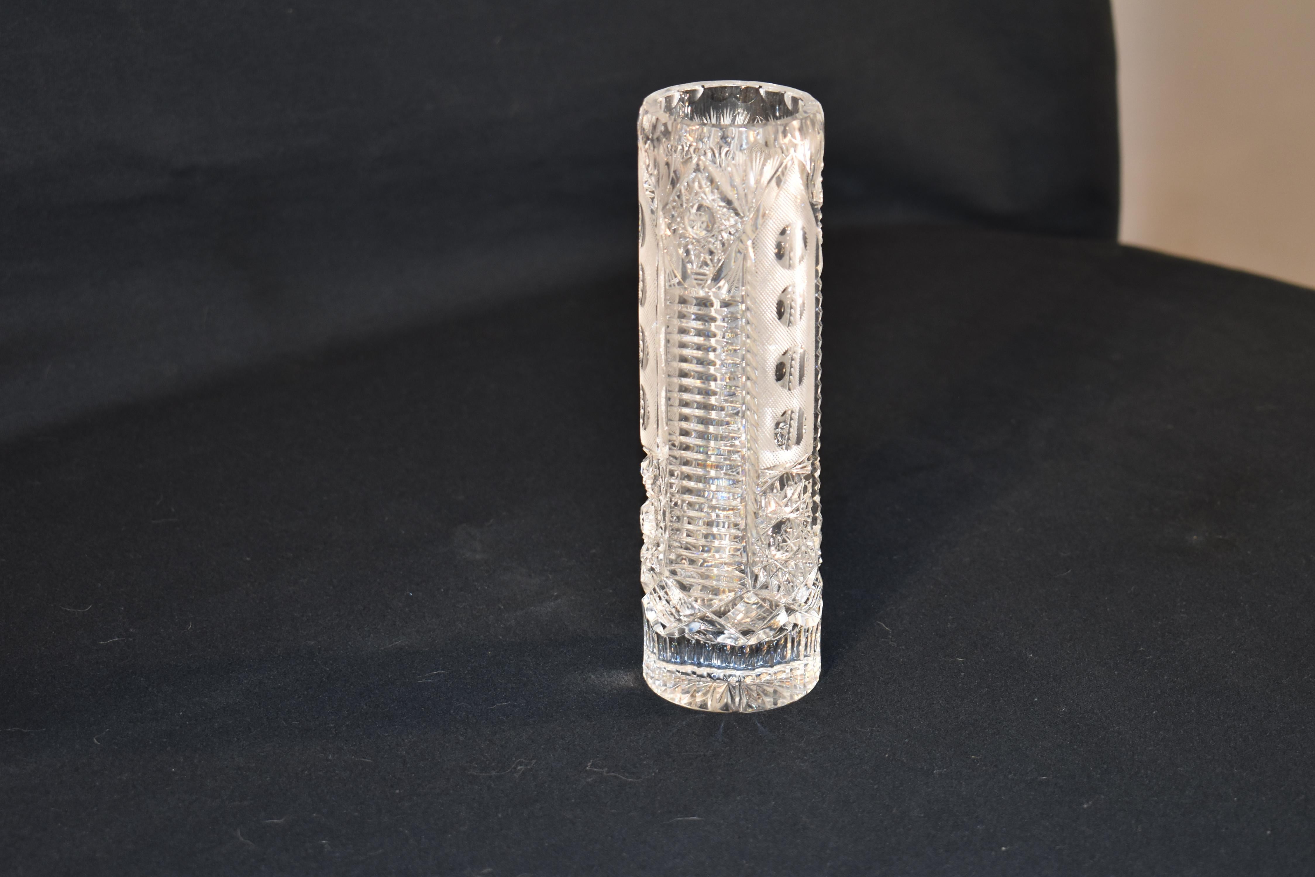 Jarrón inglés de cristal tallado, Circa 1930's en Bueno estado para la venta en High Point, NC