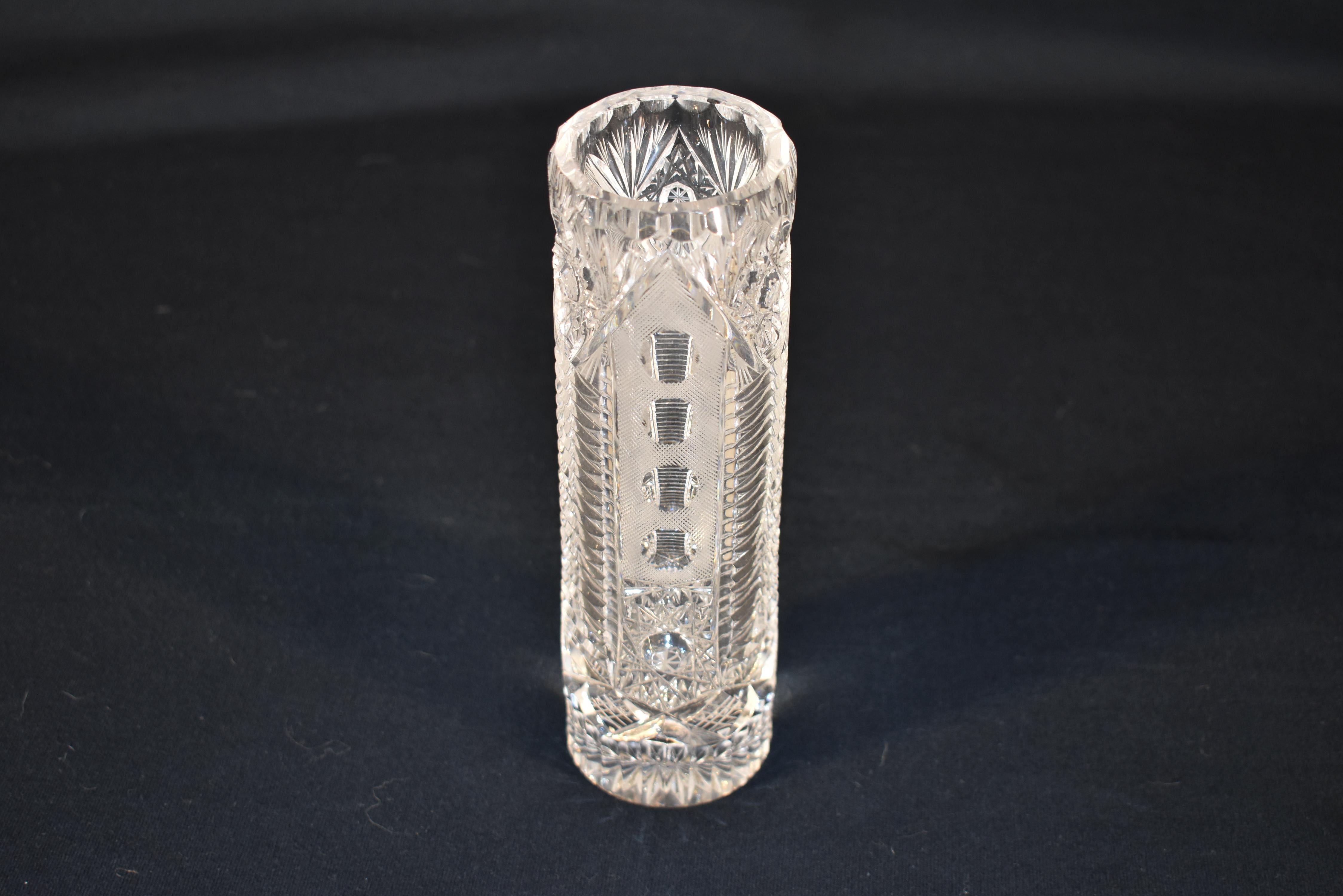 Jarrón inglés de cristal tallado, Circa 1930's mediados del siglo XX en venta